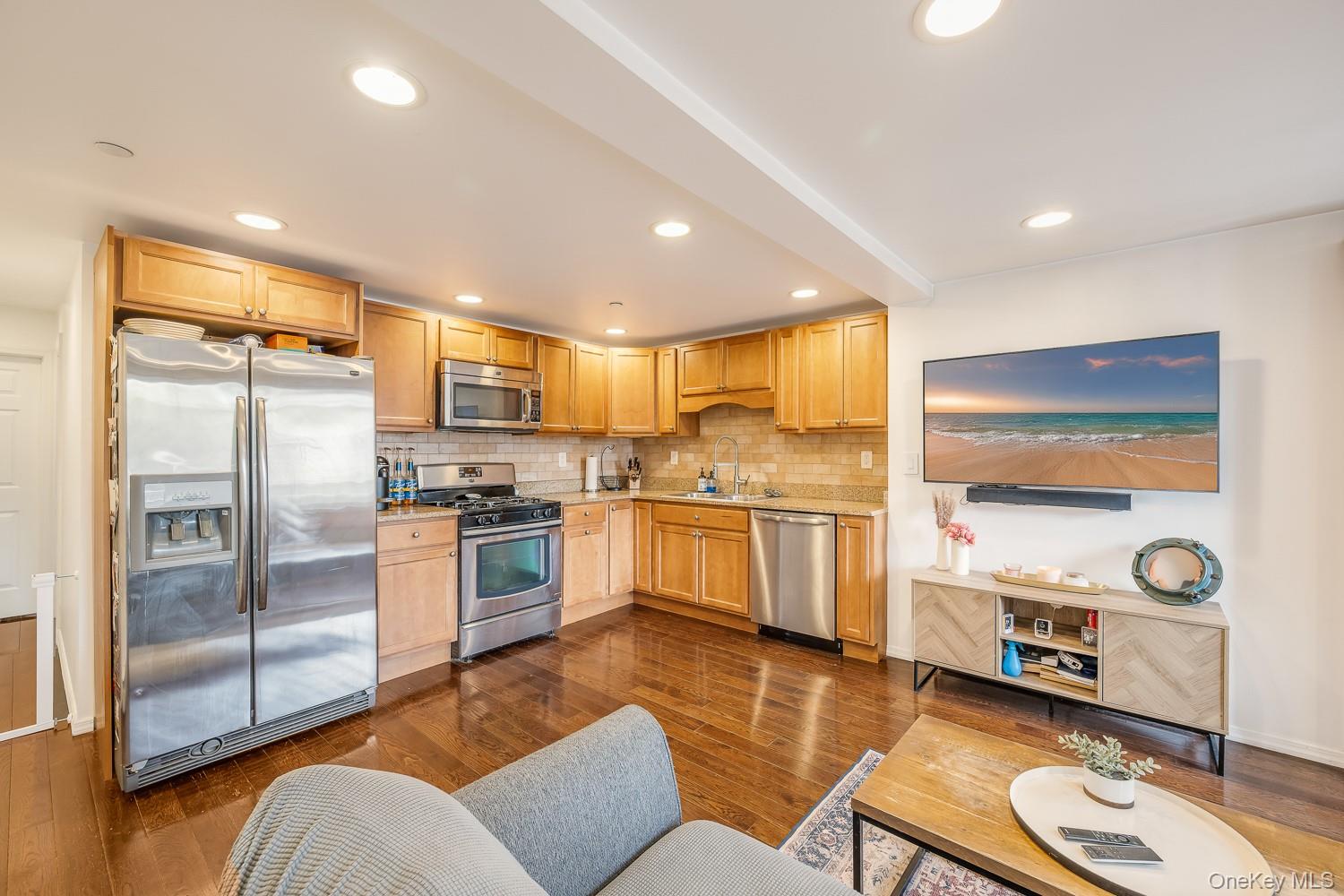 #5 photo, 21-05 33rd Avenue, Astoria , NY 11106