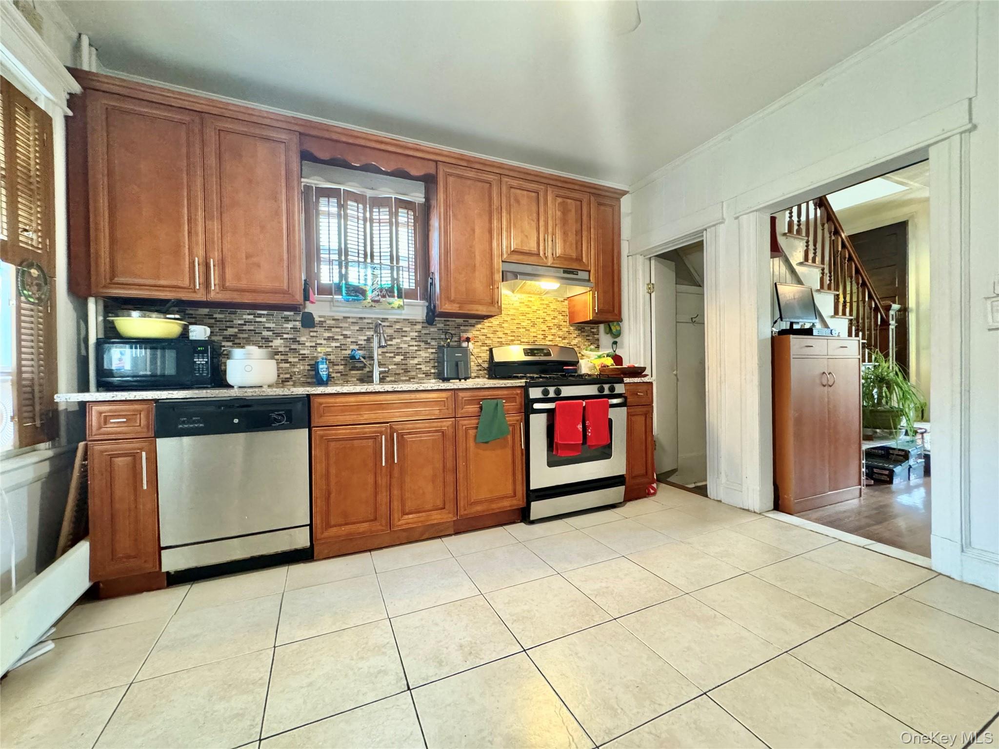 #6 photo, 32 Herbert Avenue, Port Washington , NY 11050