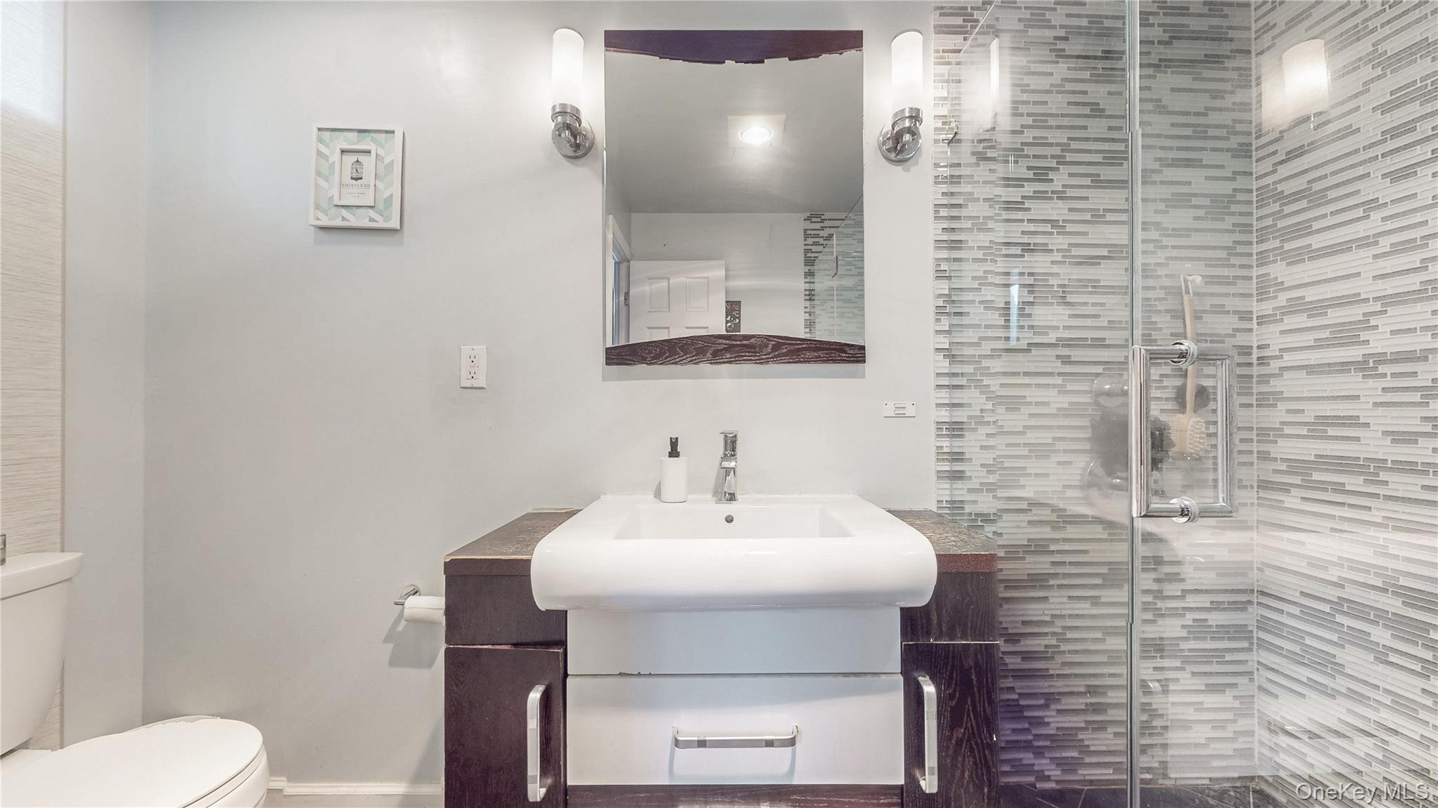 #18 photo, 62 Summit Street, Hicksville , NY 11801