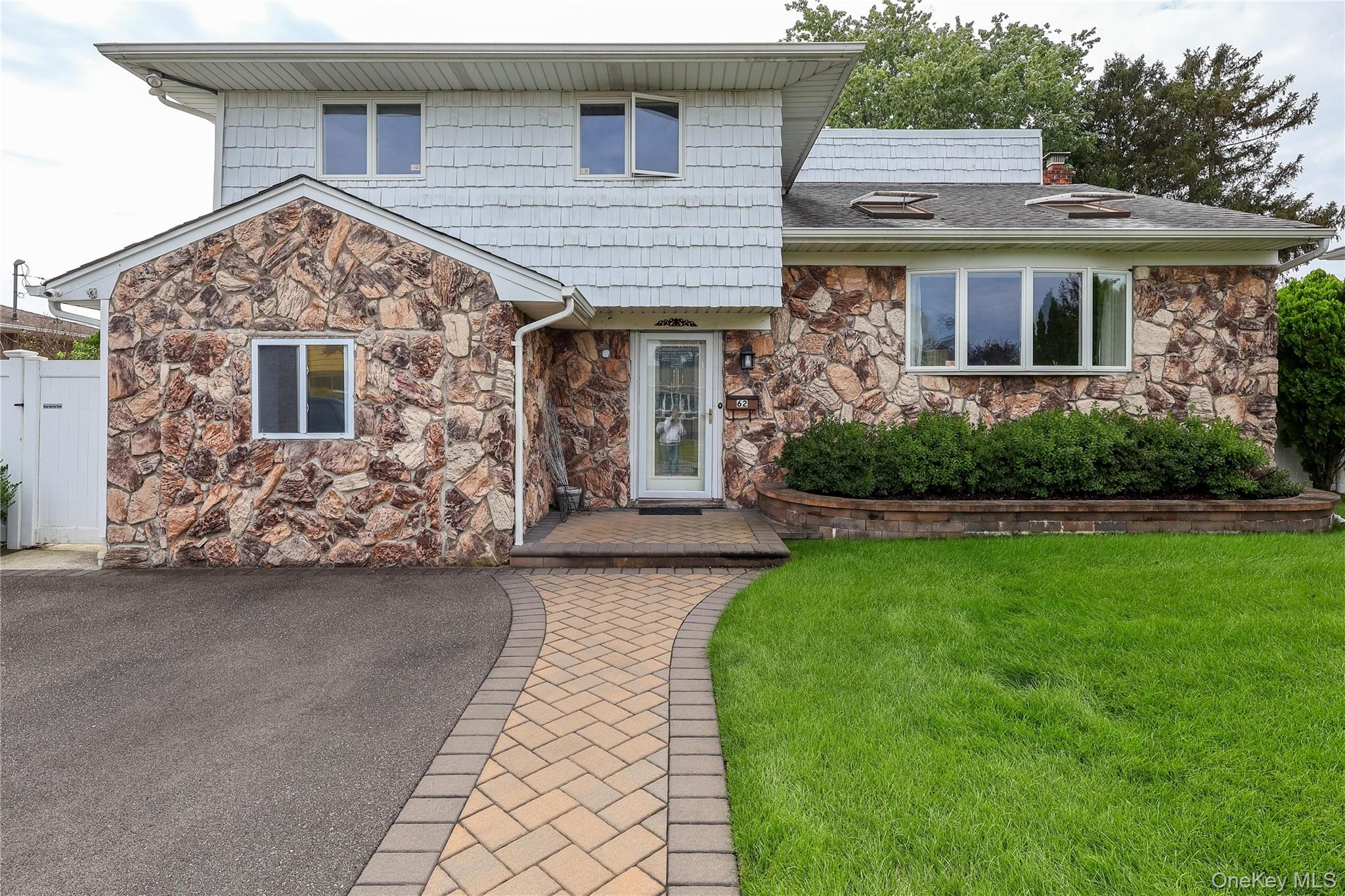 #2 photo, 62 Summit Street, Hicksville , NY 11801