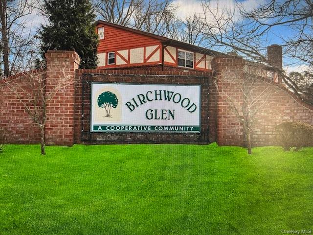 #1 photo, 18 Glen Hollow Dr, Holtsville , NY 11742