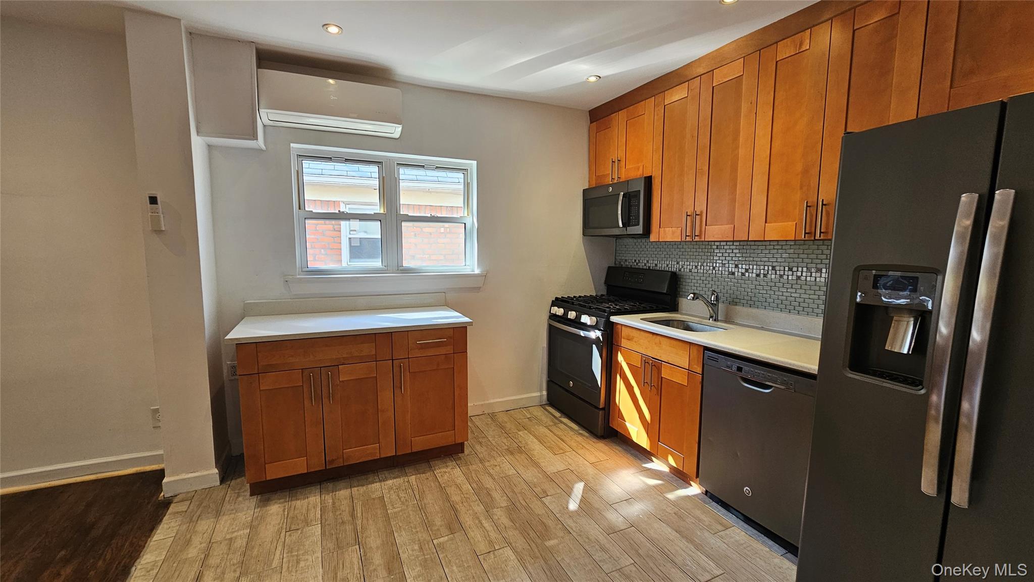 #3 photo, 65-19 Dieterle Crescent, Rego Park , NY 11374