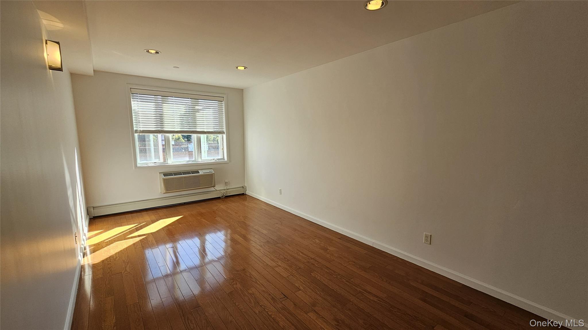 #19 photo, 149-06 Northern Boulevard, Flushing , NY 11354