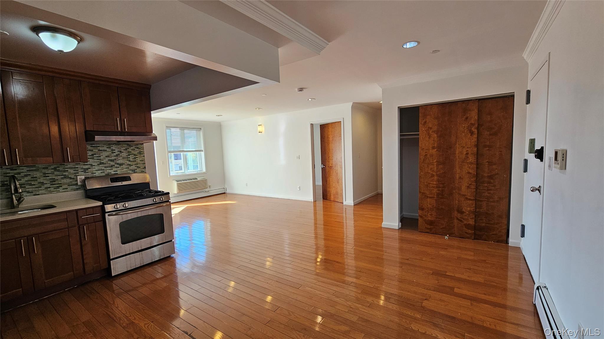 #7 photo, 149-06 Northern Boulevard, Flushing , NY 11354