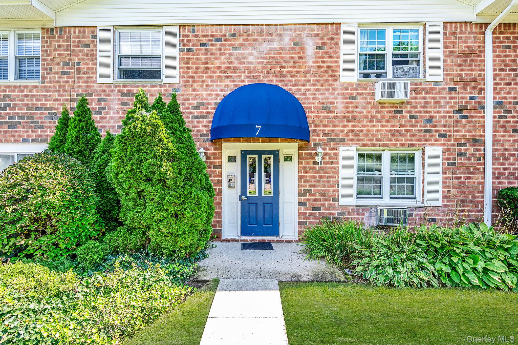 #1 photo, 460 Old Town Rd, サフォーク郡 Port Jefferson Station , NY 11776