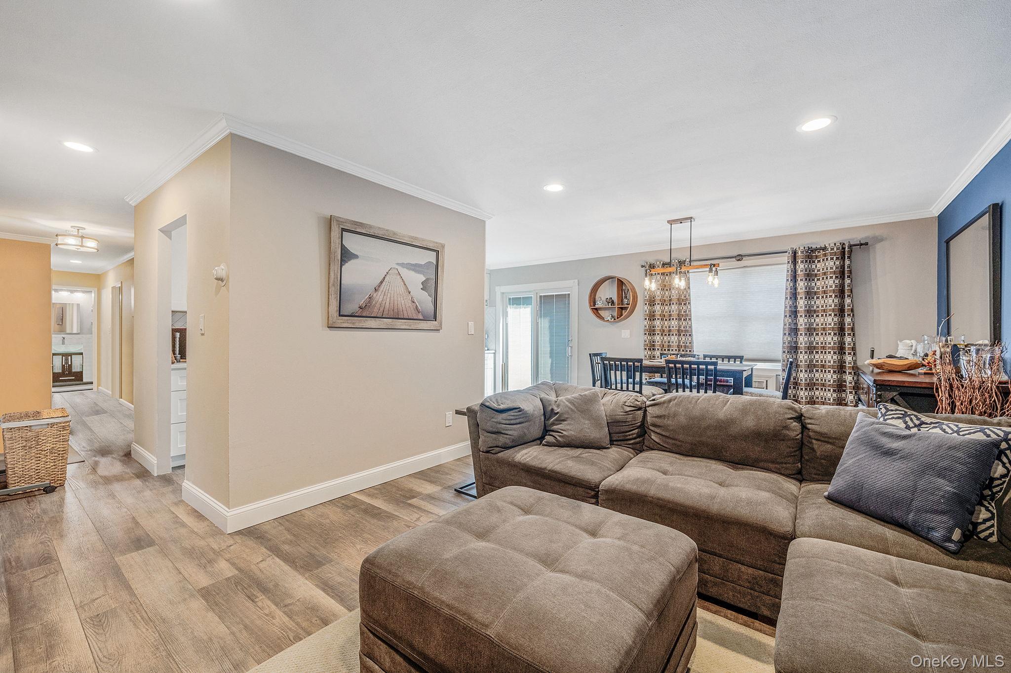 #12 photo, 460 Old Town Rd, サフォーク郡 Port Jefferson Station , NY 11776