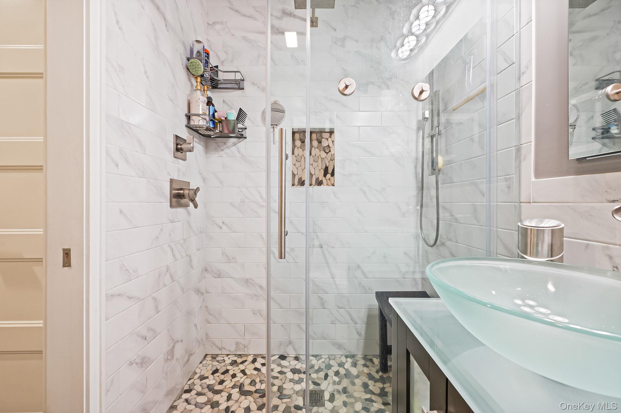 #13 photo, 460 Old Town Rd, サフォーク郡 Port Jefferson Station , NY 11776