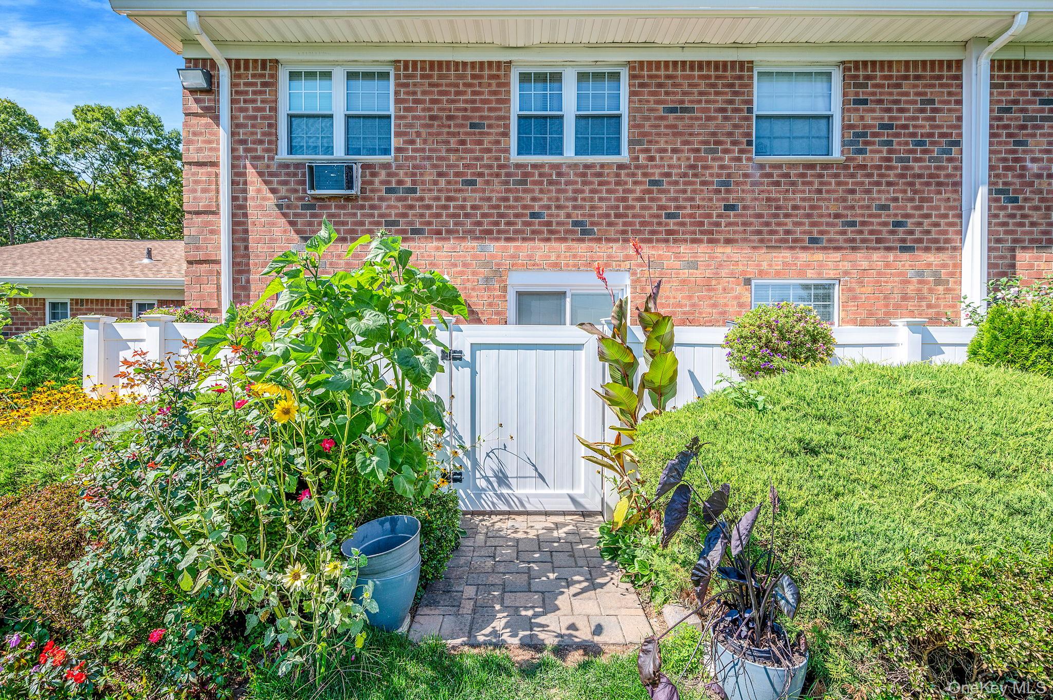 #19 photo, 460 Old Town Rd, サフォーク郡 Port Jefferson Station , NY 11776