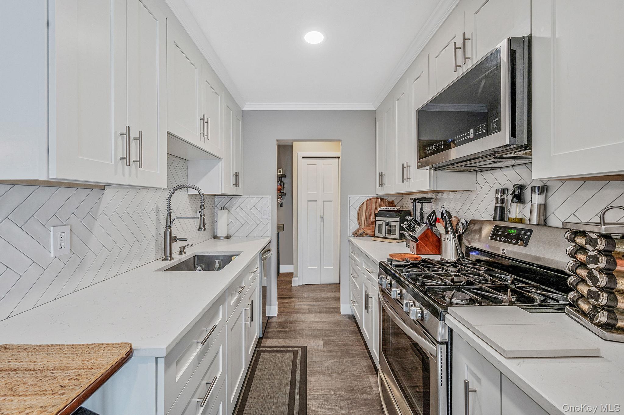 #2 photo, 460 Old Town Rd, サフォーク郡 Port Jefferson Station , NY 11776