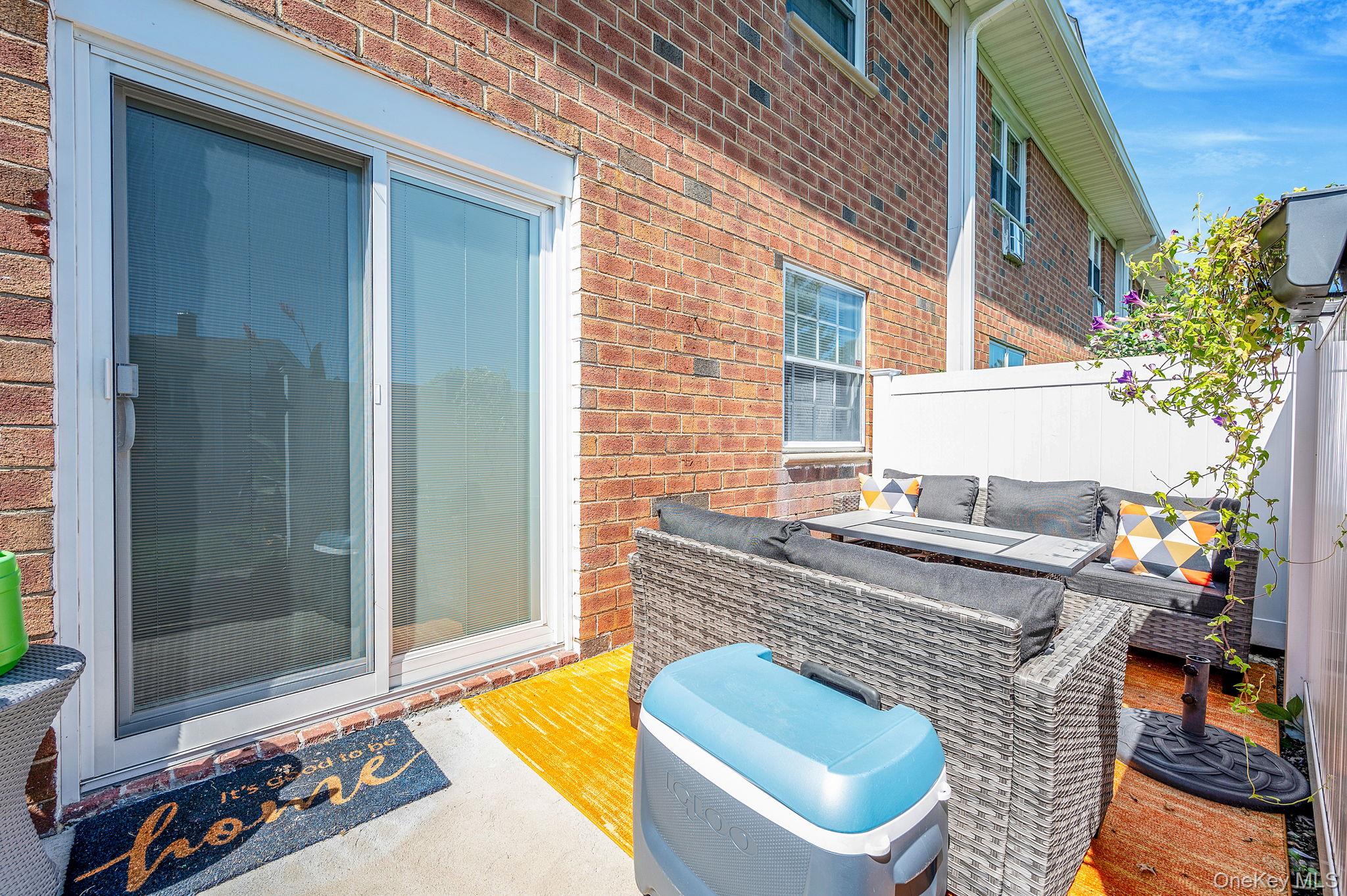 #20 photo, 460 Old Town Rd, サフォーク郡 Port Jefferson Station , NY 11776