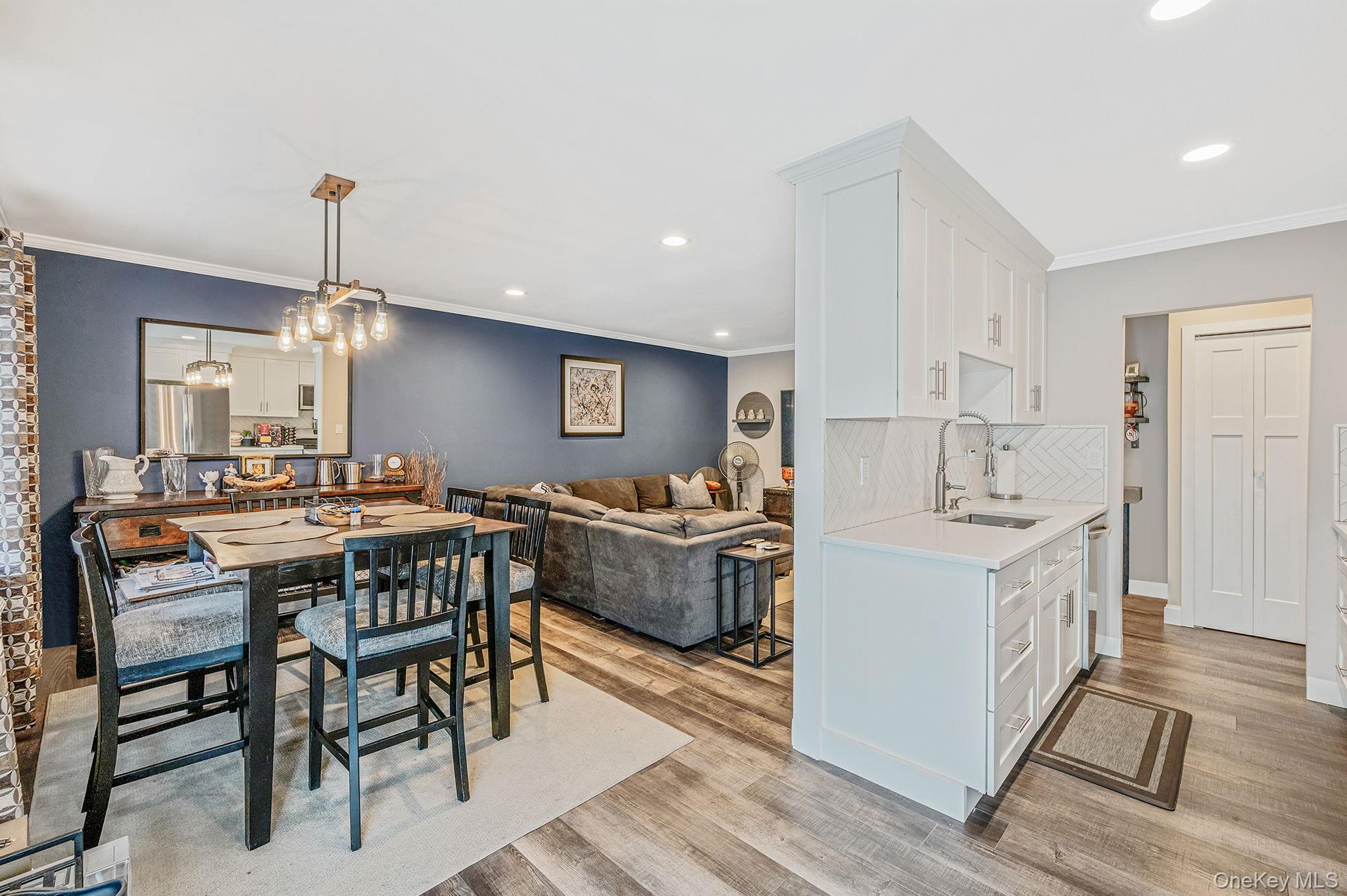 #6 photo, 460 Old Town Rd, サフォーク郡 Port Jefferson Station , NY 11776