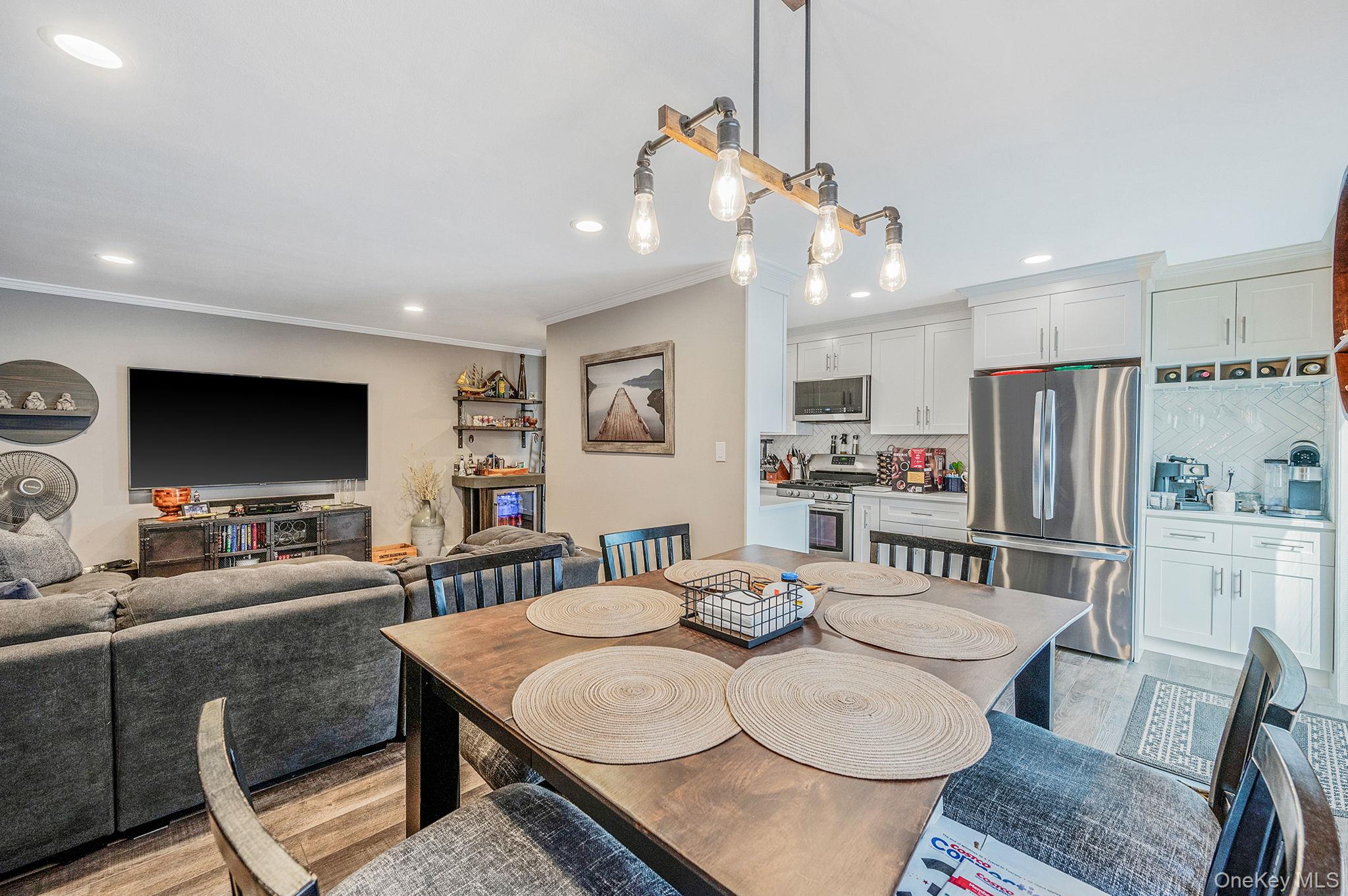 #7 photo, 460 Old Town Rd, サフォーク郡 Port Jefferson Station , NY 11776