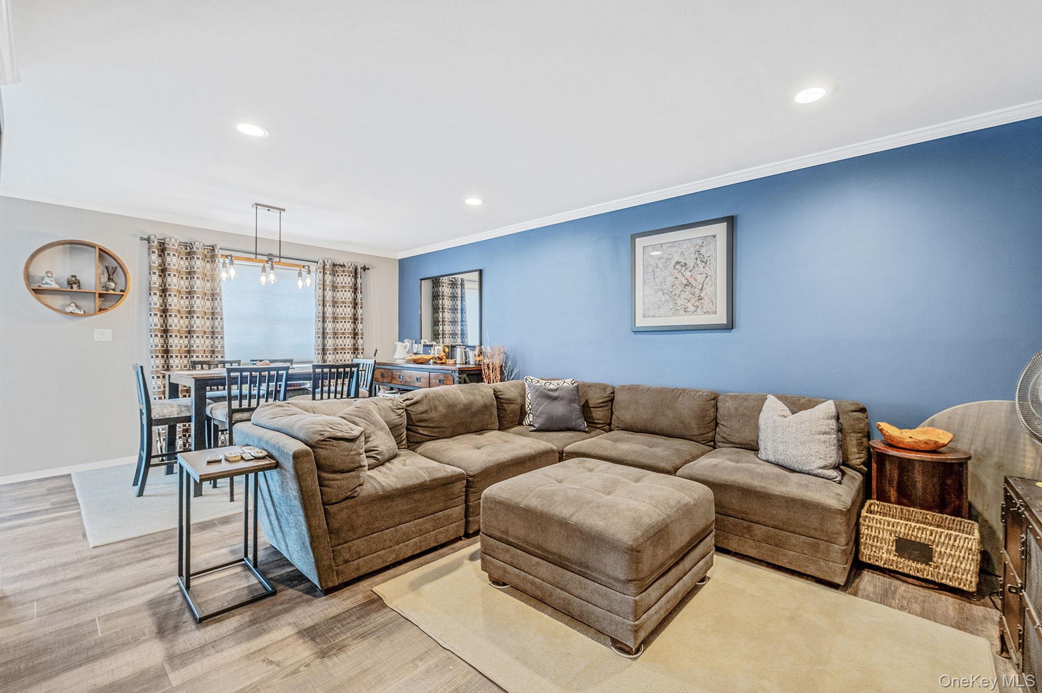 #9 photo, 460 Old Town Rd, サフォーク郡 Port Jefferson Station , NY 11776