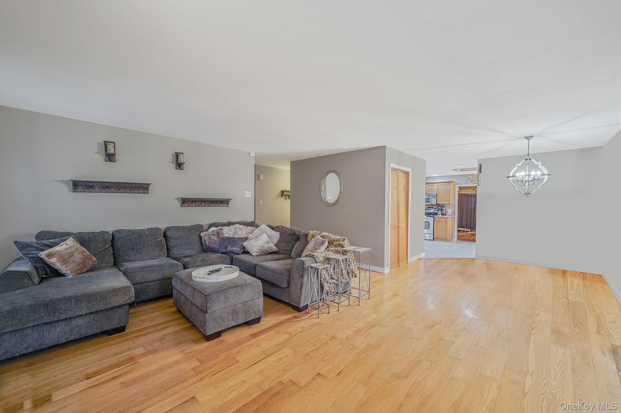 #10 photo, 17 Whitmore Lane, Coram , NY 11727