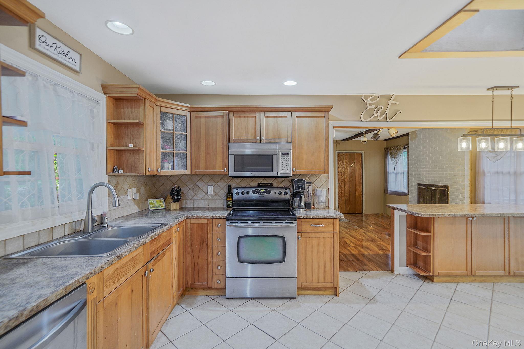 #3 photo, 17 Whitmore Lane, Coram , NY 11727