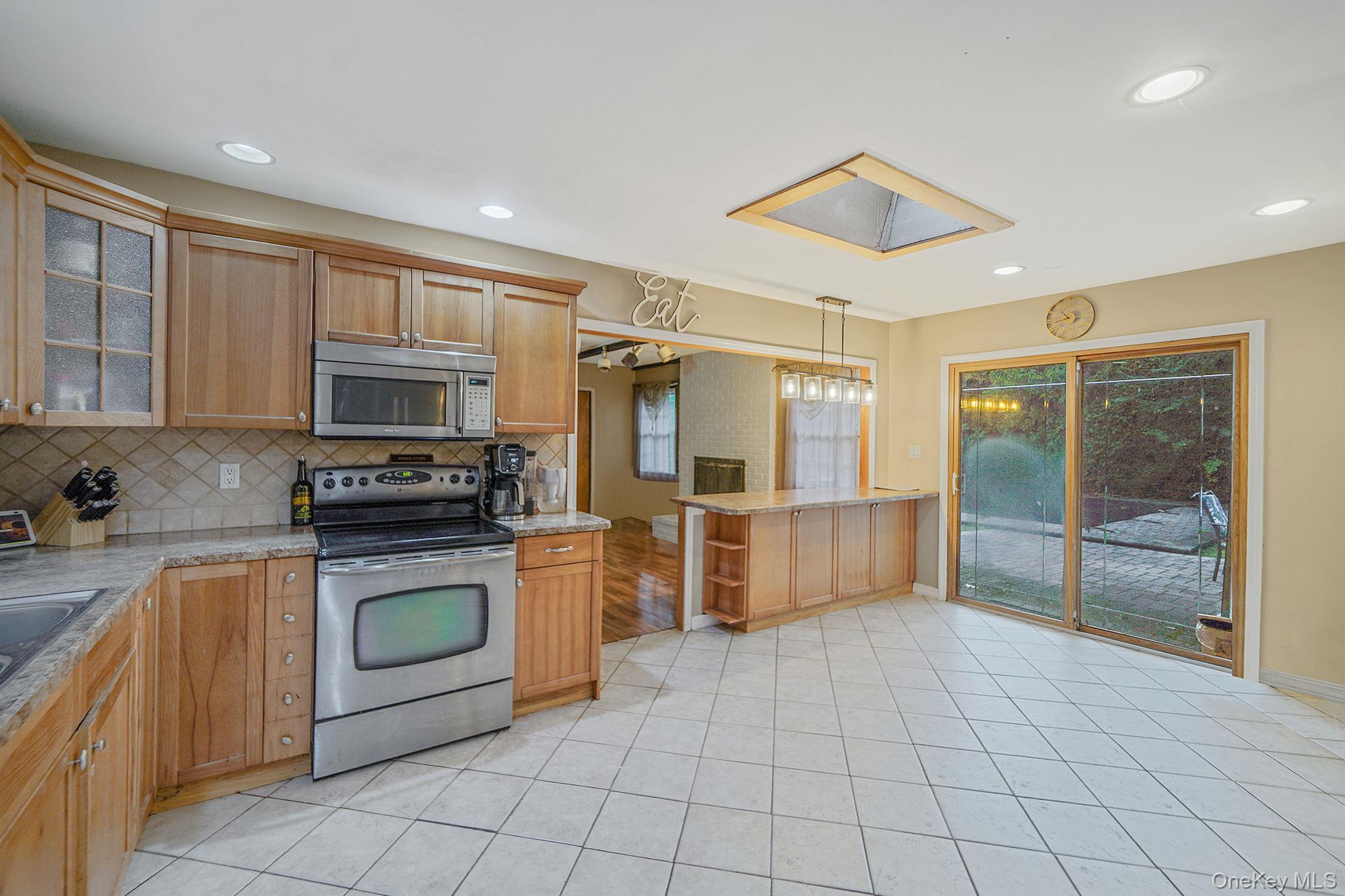 #5 photo, 17 Whitmore Lane, Coram , NY 11727