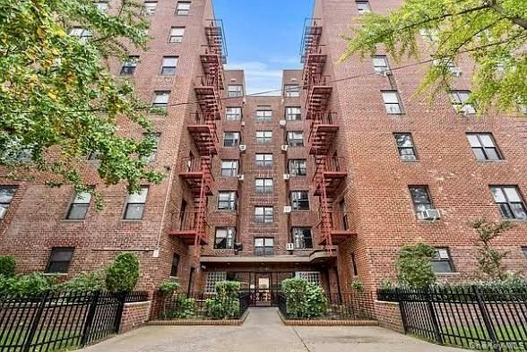 #1 photo, 88-10 32 Av, East Elmhurst , NY 11369