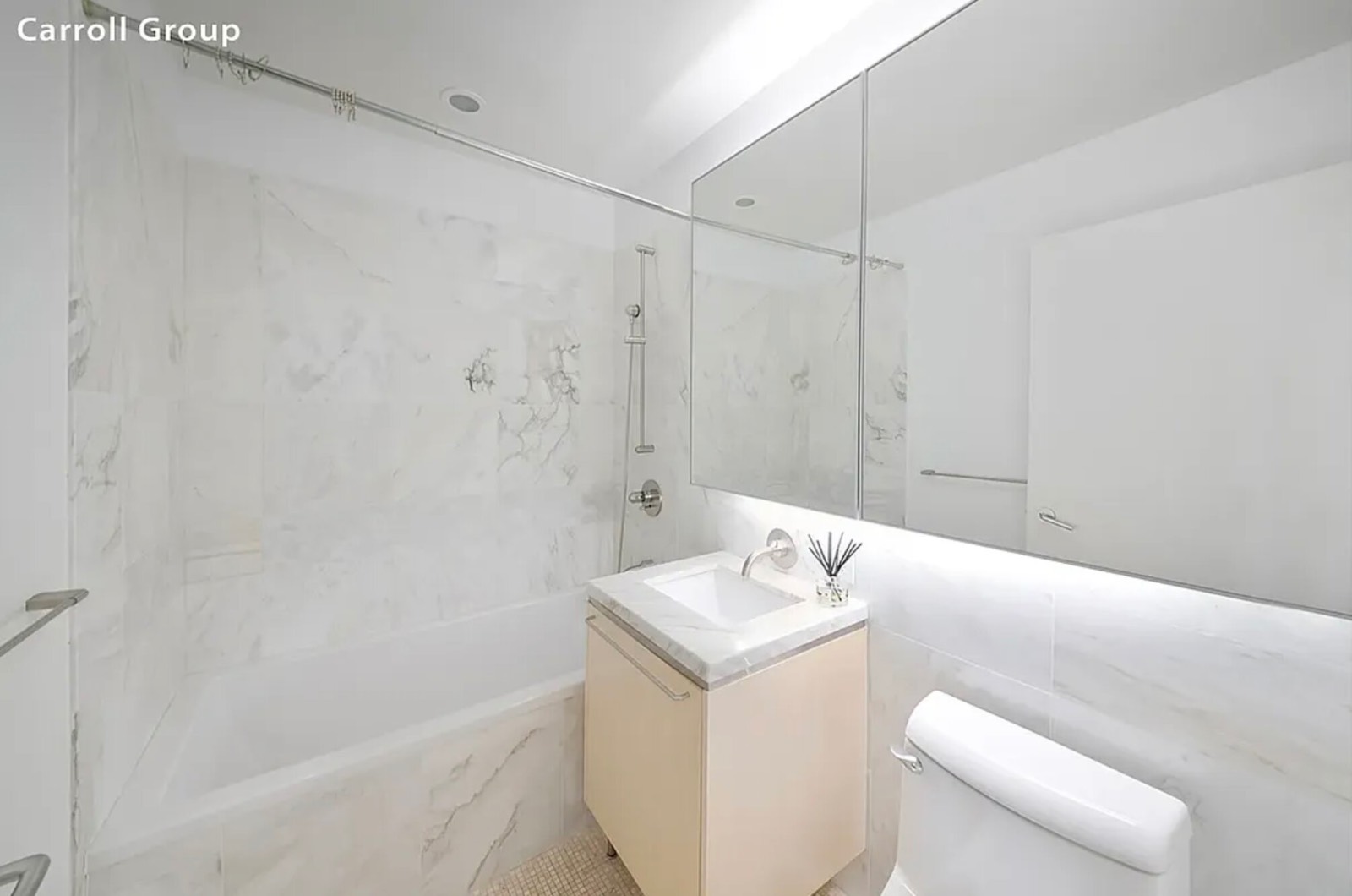 #18 photo, 200 Chambers, #5C, New York , NY 10007