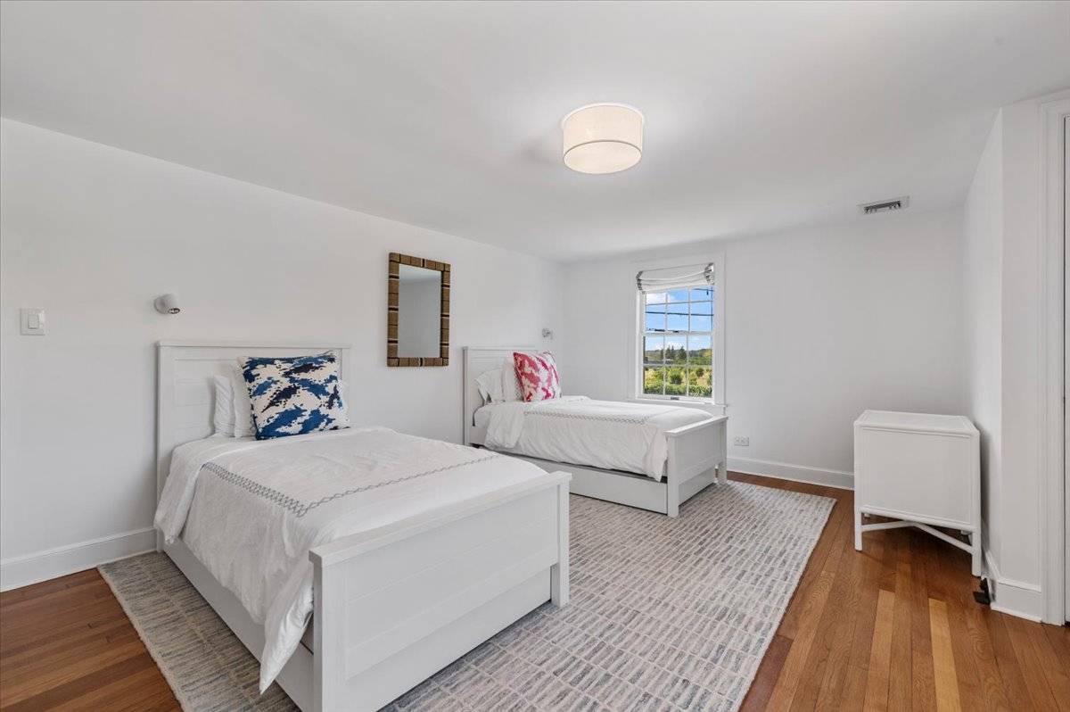 #24 photo, 2 STRONGS LN, サフォーク郡 Water Mill , NY 11976