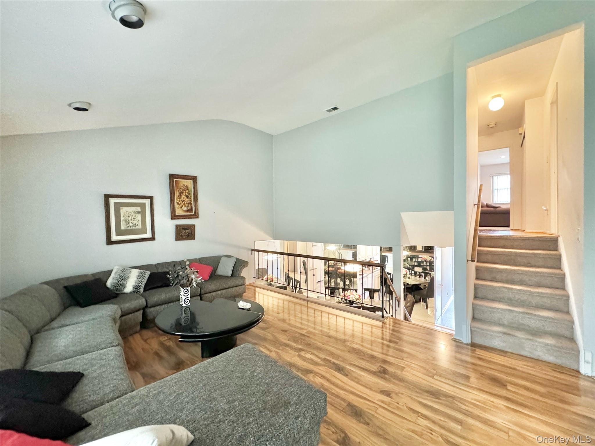 #13 photo, 45 W Aspen Drive, Woodbury , NY 11797