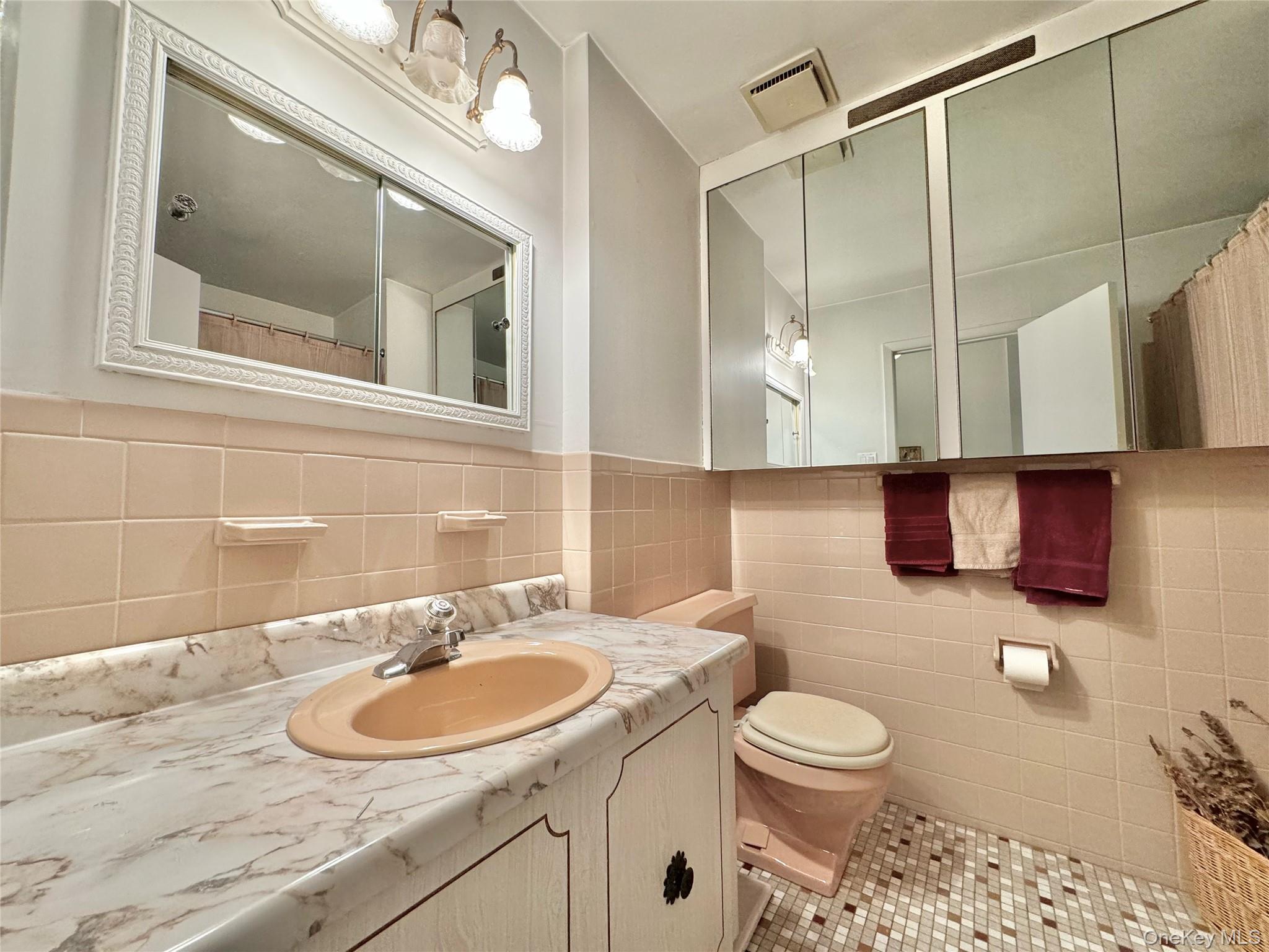 #15 photo, 45 W Aspen Drive, Woodbury , NY 11797