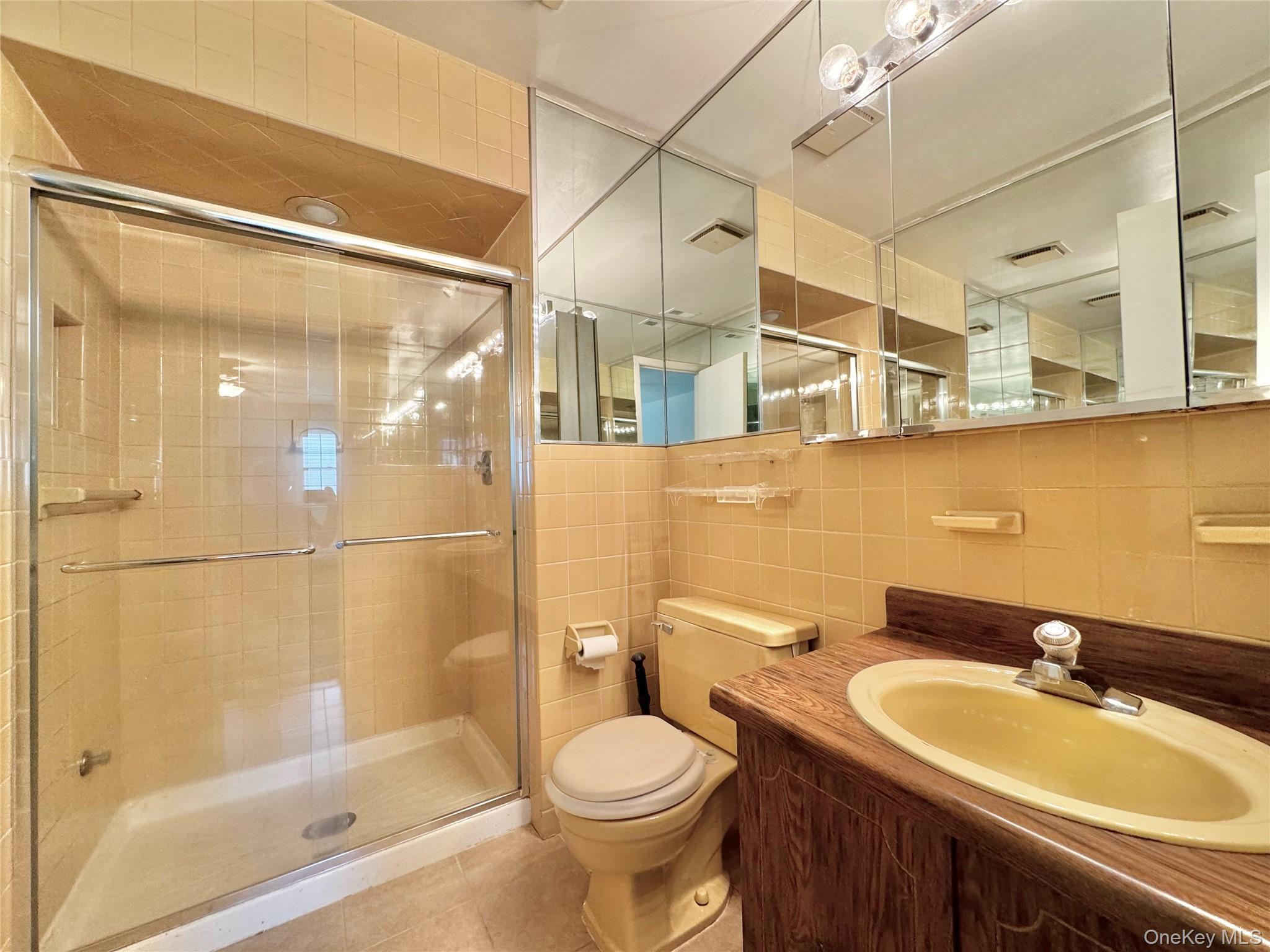 #18 photo, 45 W Aspen Drive, Woodbury , NY 11797