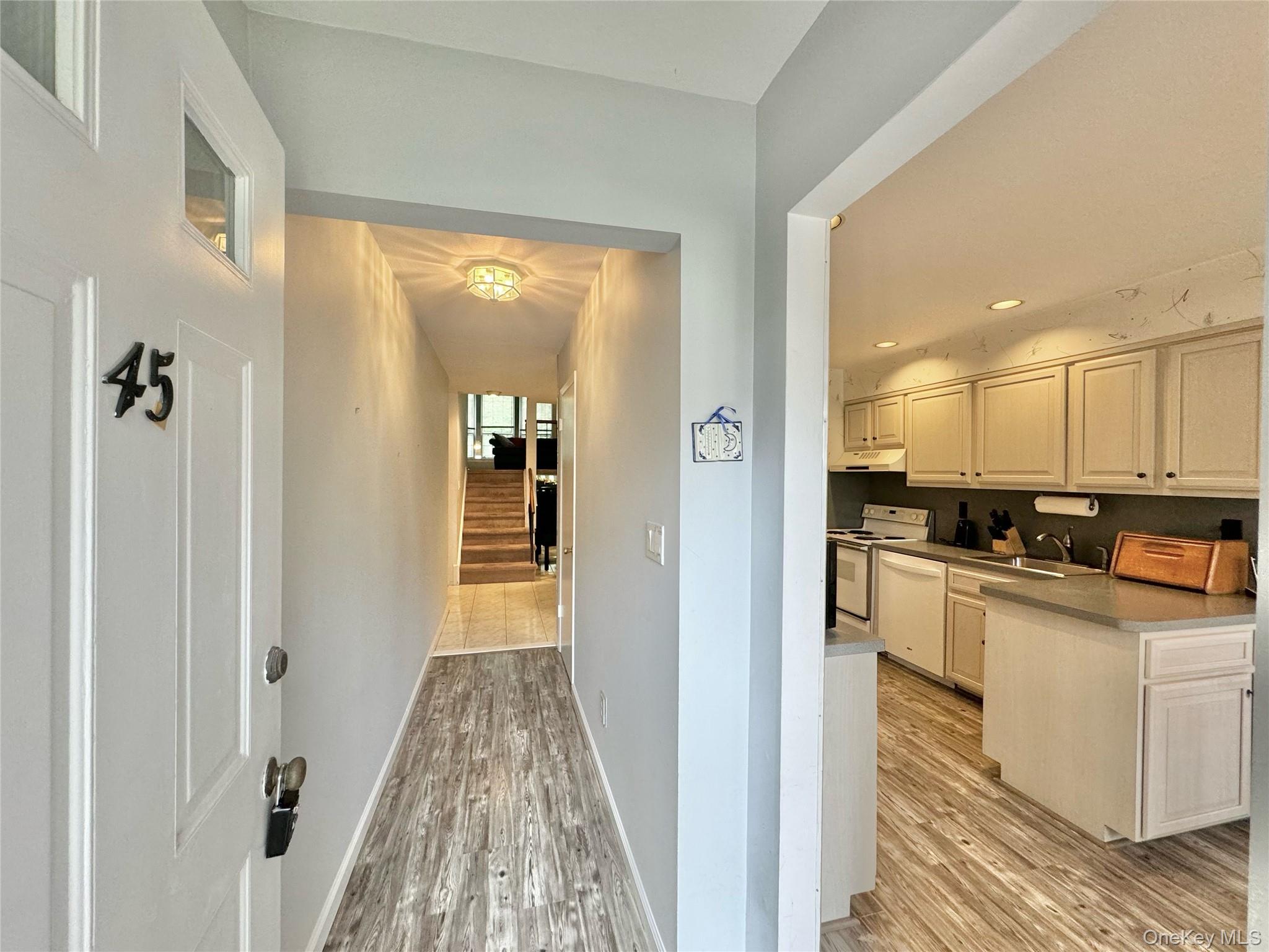 #2 photo, 45 W Aspen Drive, Woodbury , NY 11797