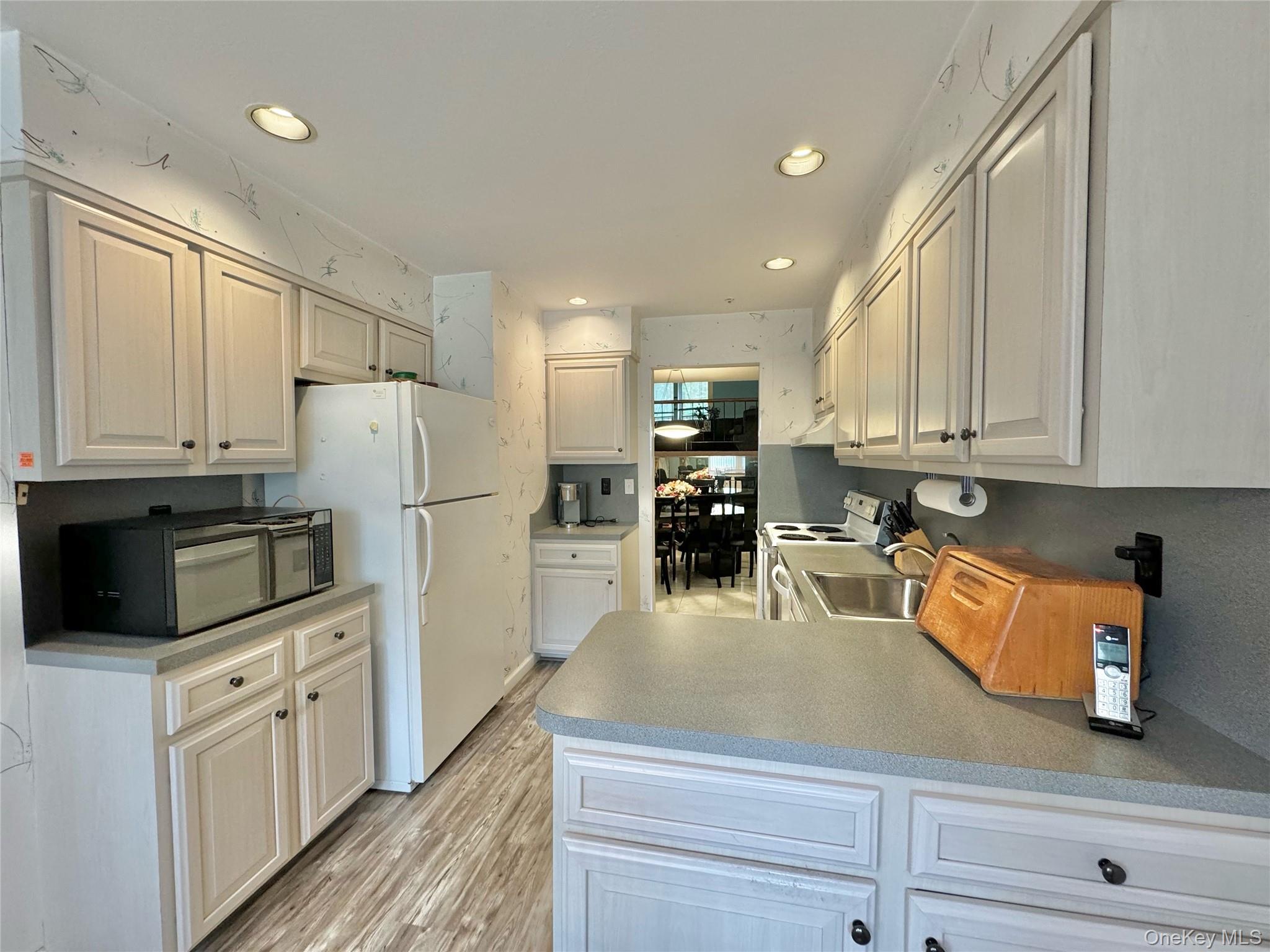 #4 photo, 45 W Aspen Drive, Woodbury , NY 11797