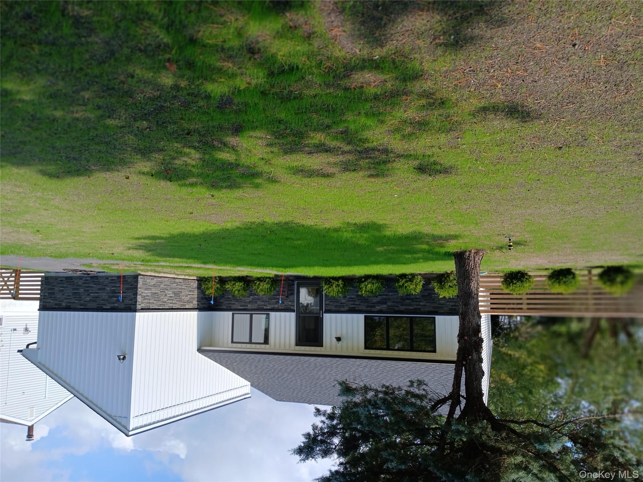 #1 photo, 4 Mercury Avenue, East Patchogue , NY 11772