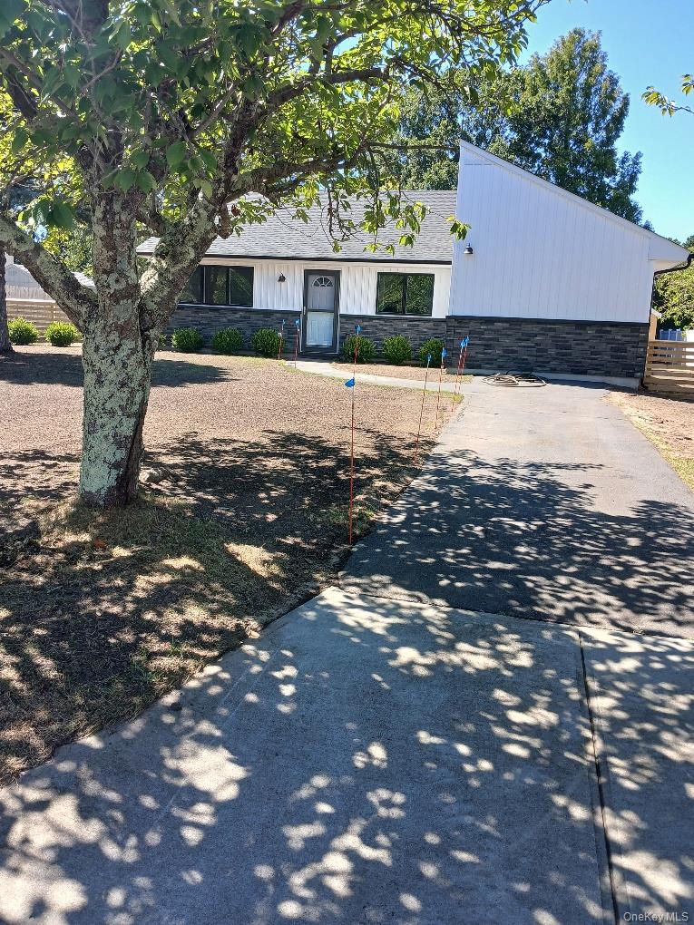 #19 photo, 4 Mercury Avenue, East Patchogue , NY 11772