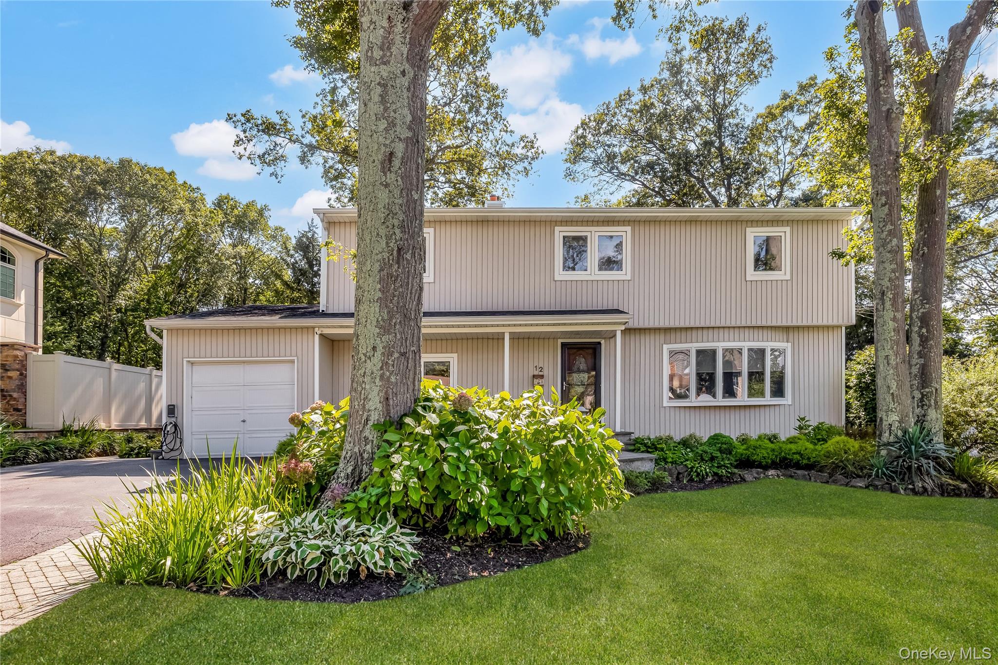 #1 photo, 12 Woodland Drive, नासाउ काउंटी Old Bethpage , NY 11804