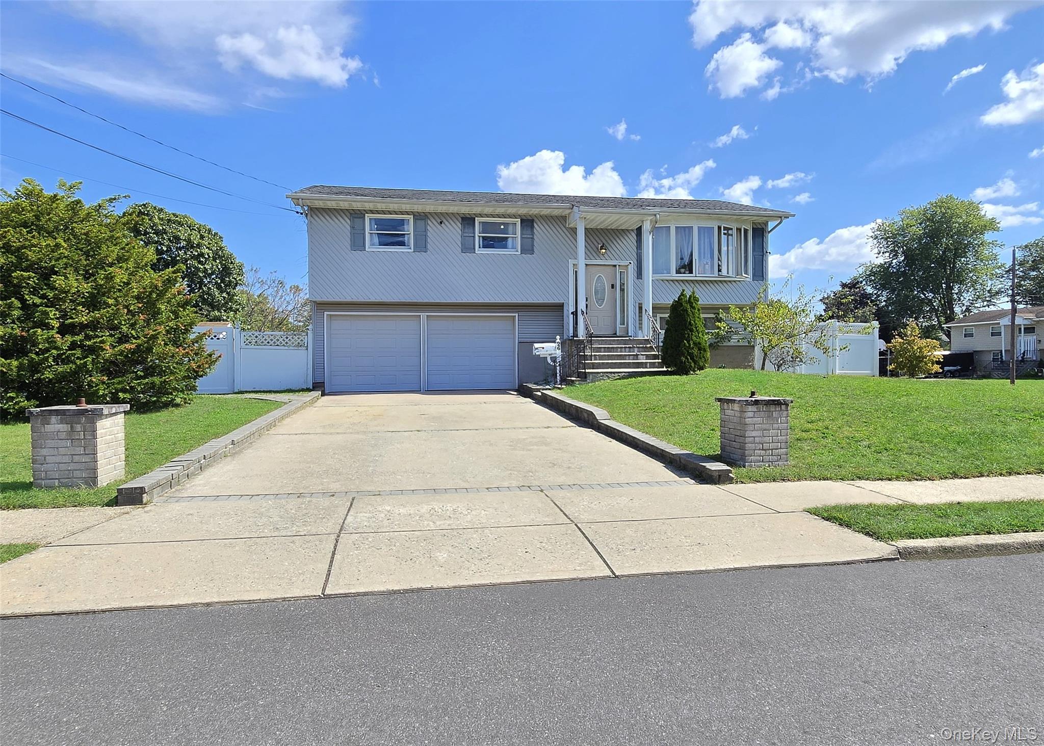 #1 photo, 26 Circle Lane, सफ़ोक काउंटी Bay Shore , NY 11706