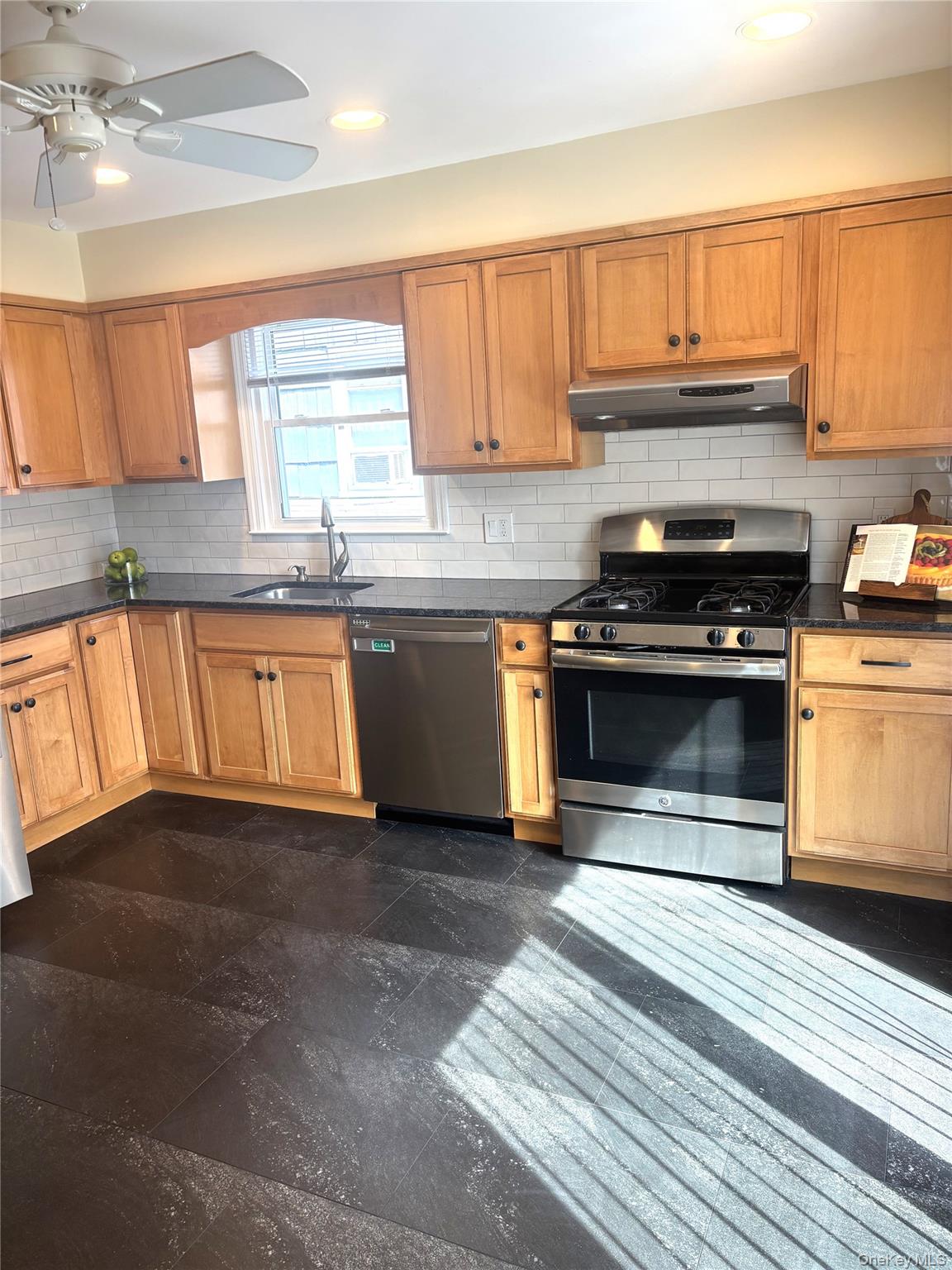 #5 photo, 95 Holland, Harrison , NY 10528