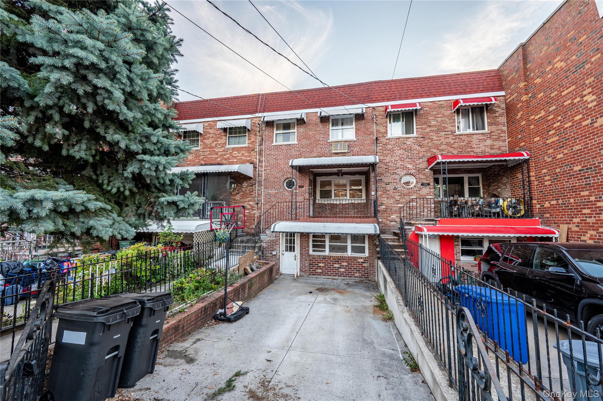 #1 photo, 1027 Throggmorton Avenue, Bronx , NY 10465