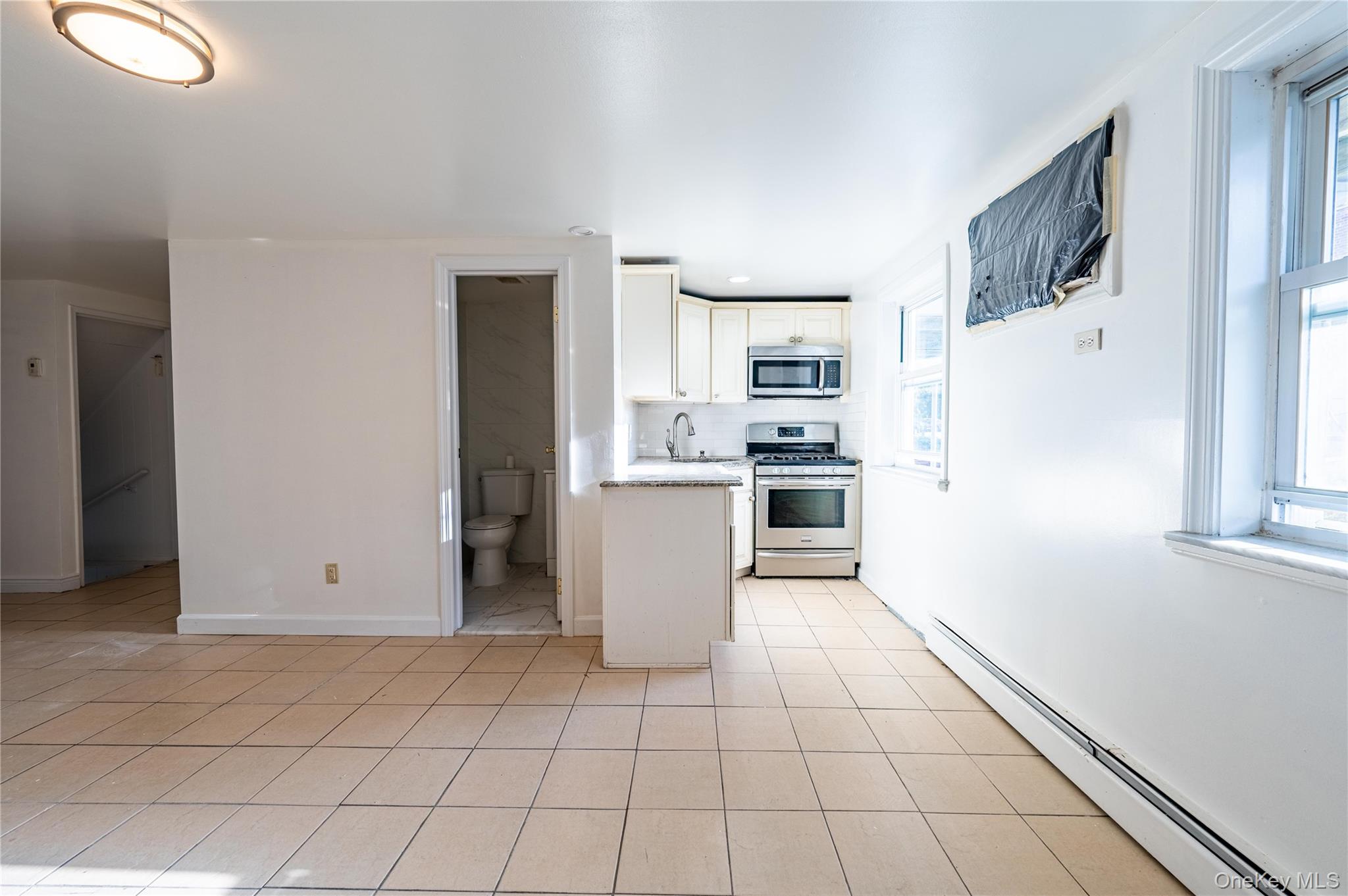 #17 photo, 1027 Throggmorton Avenue, Bronx , NY 10465