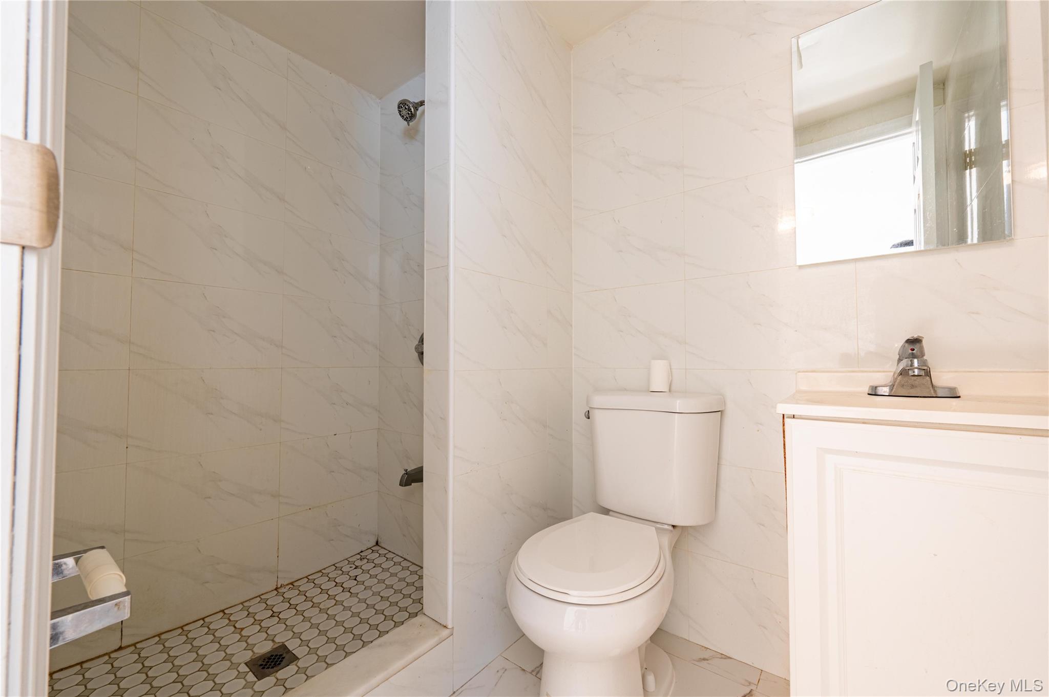 #18 photo, 1027 Throggmorton Avenue, Bronx , NY 10465