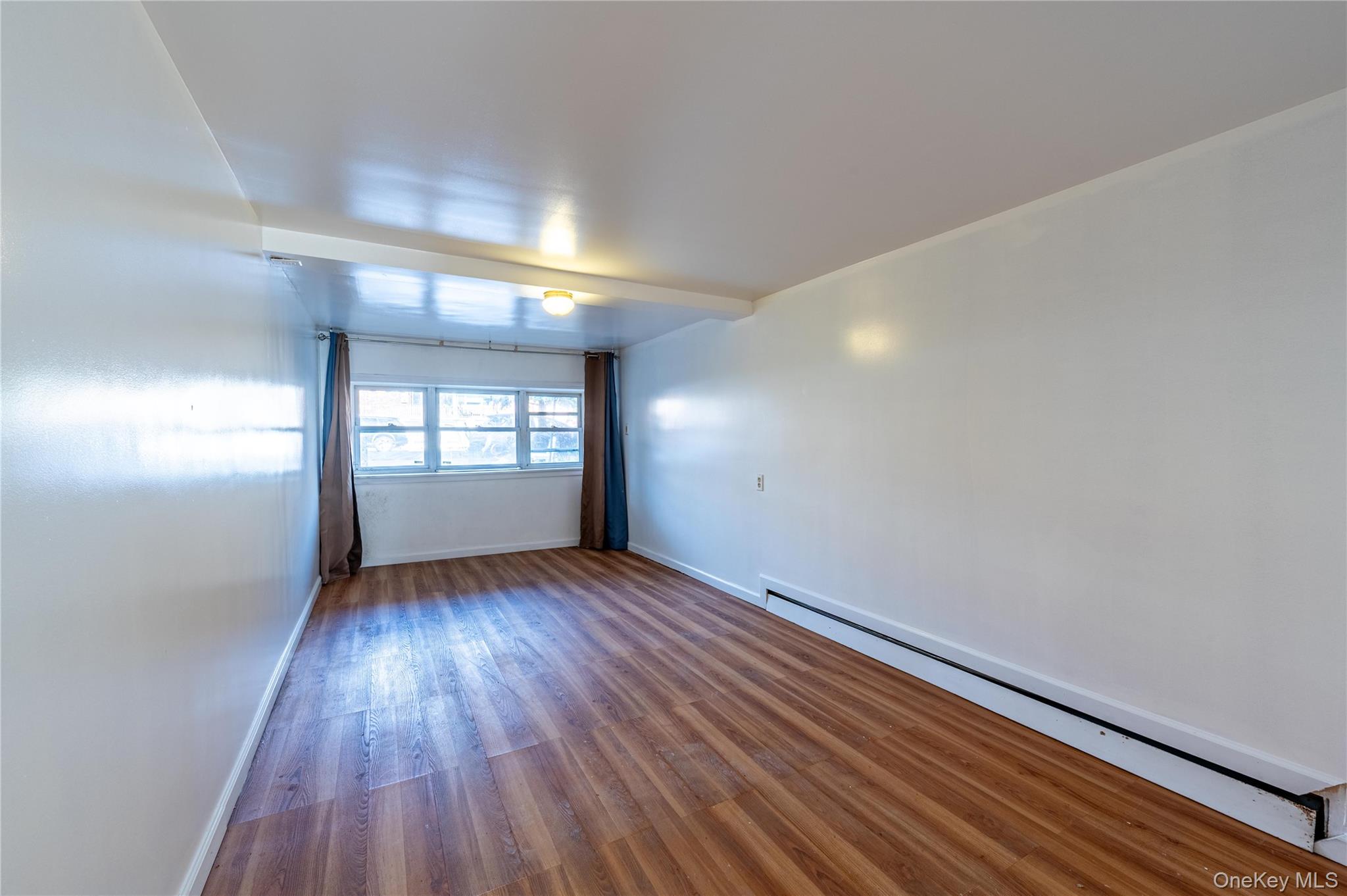 #19 photo, 1027 Throggmorton Avenue, Bronx , NY 10465