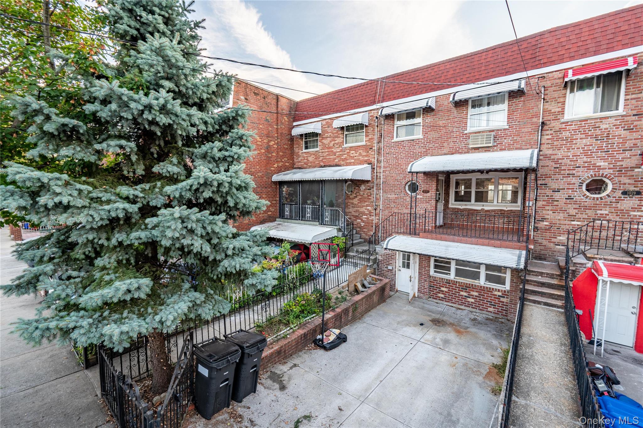 #2 photo, 1027 Throggmorton Avenue, Bronx , NY 10465