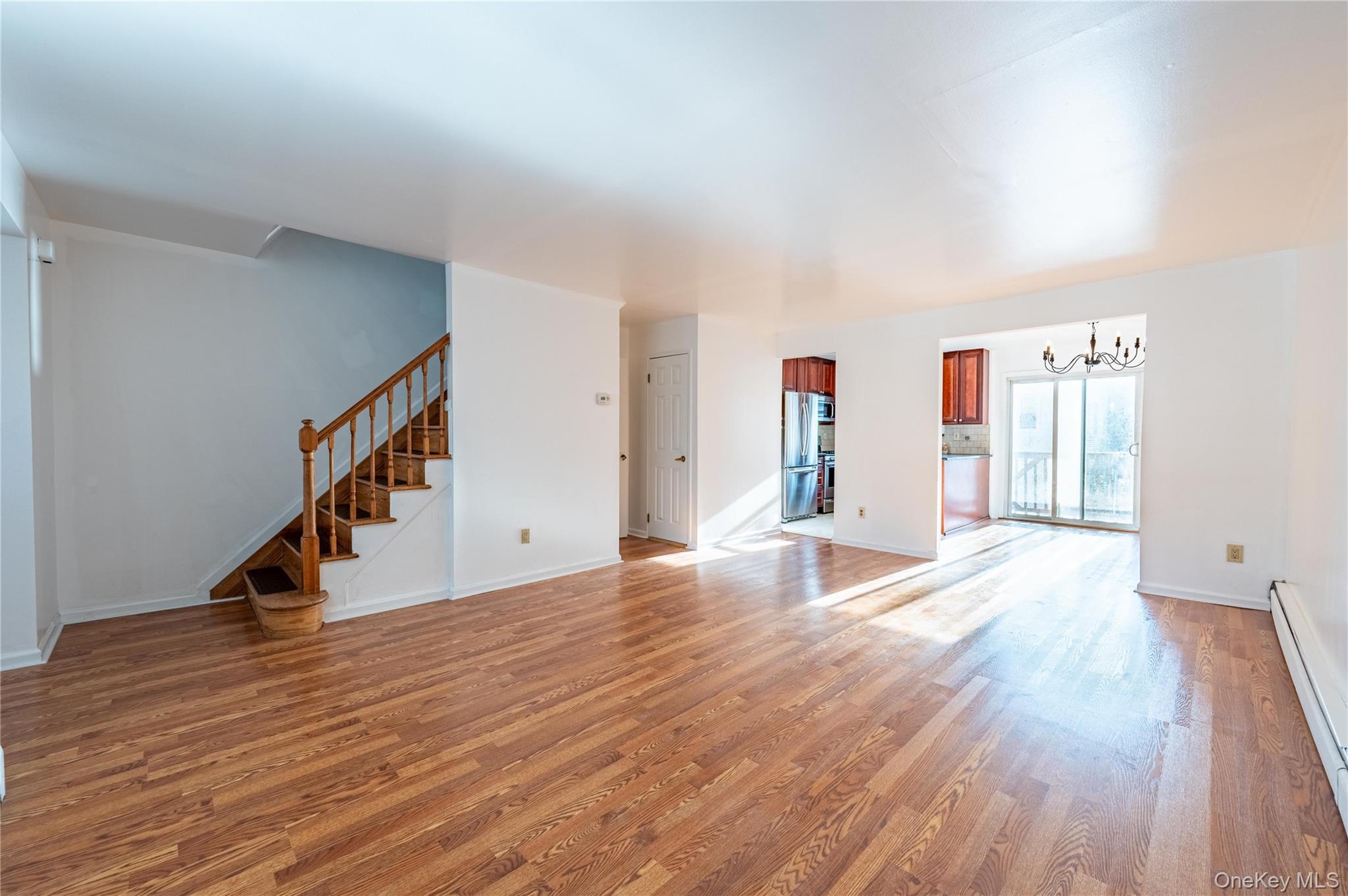 #7 photo, 1027 Throggmorton Avenue, Bronx , NY 10465