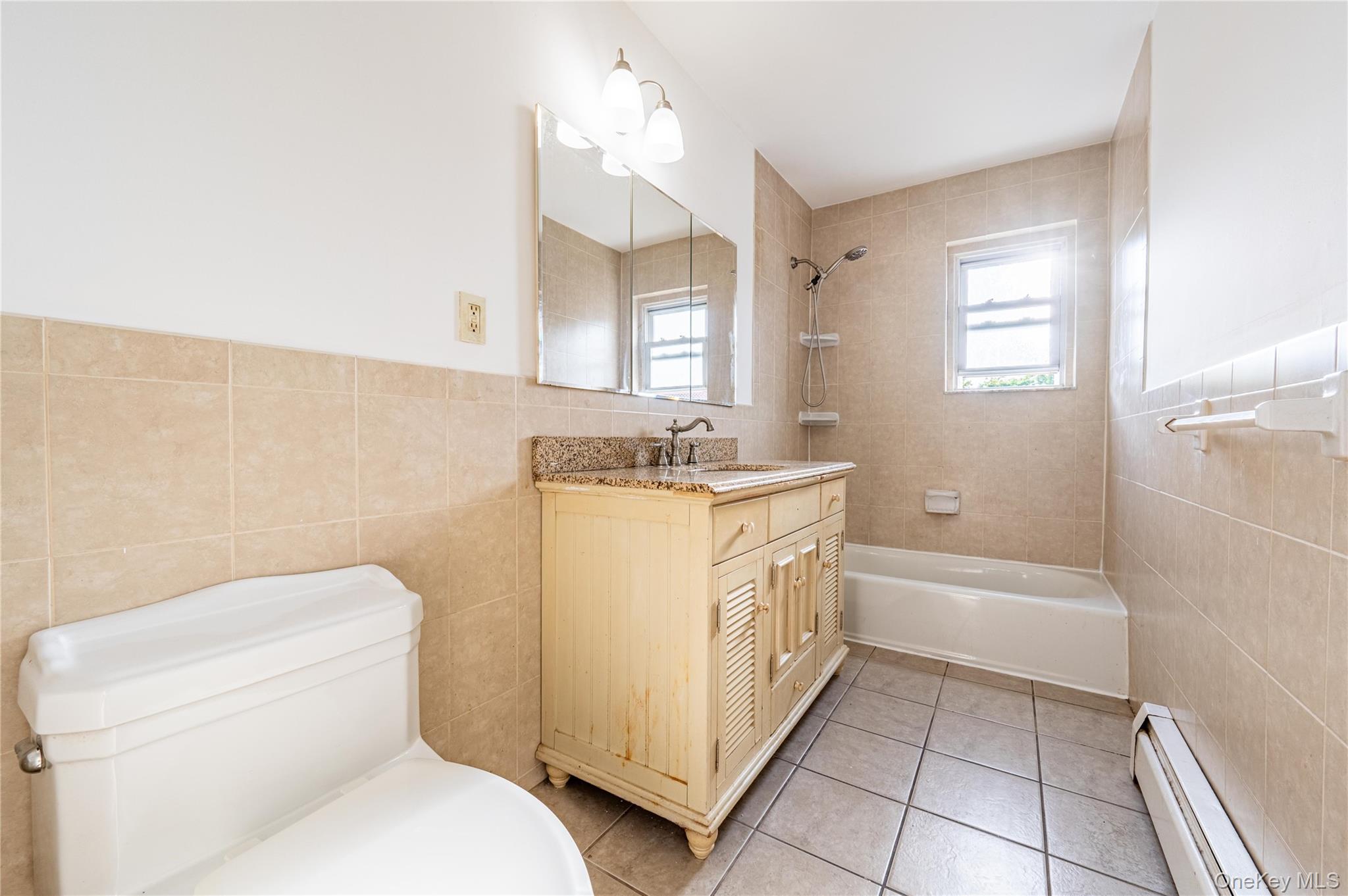 #9 photo, 1027 Throggmorton Avenue, Bronx , NY 10465