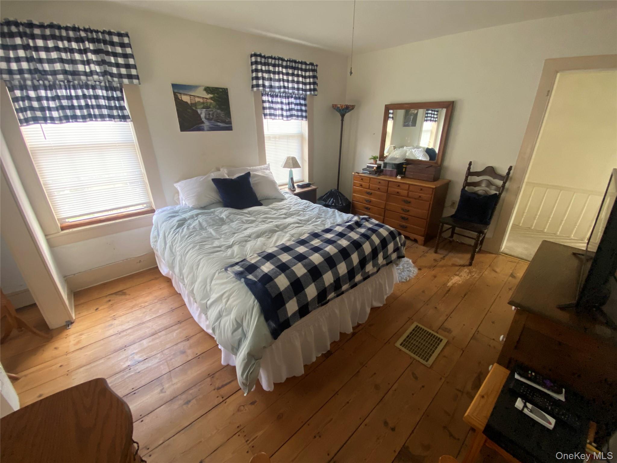 #20 photo, 10 Prospect Street, Unionville , NY 10988