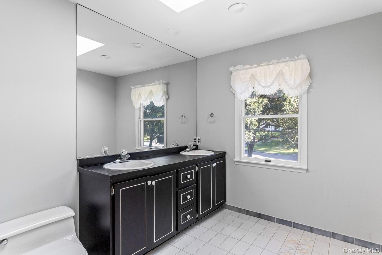 #14 photo, 55 North Drive, Manhasset , NY 11030