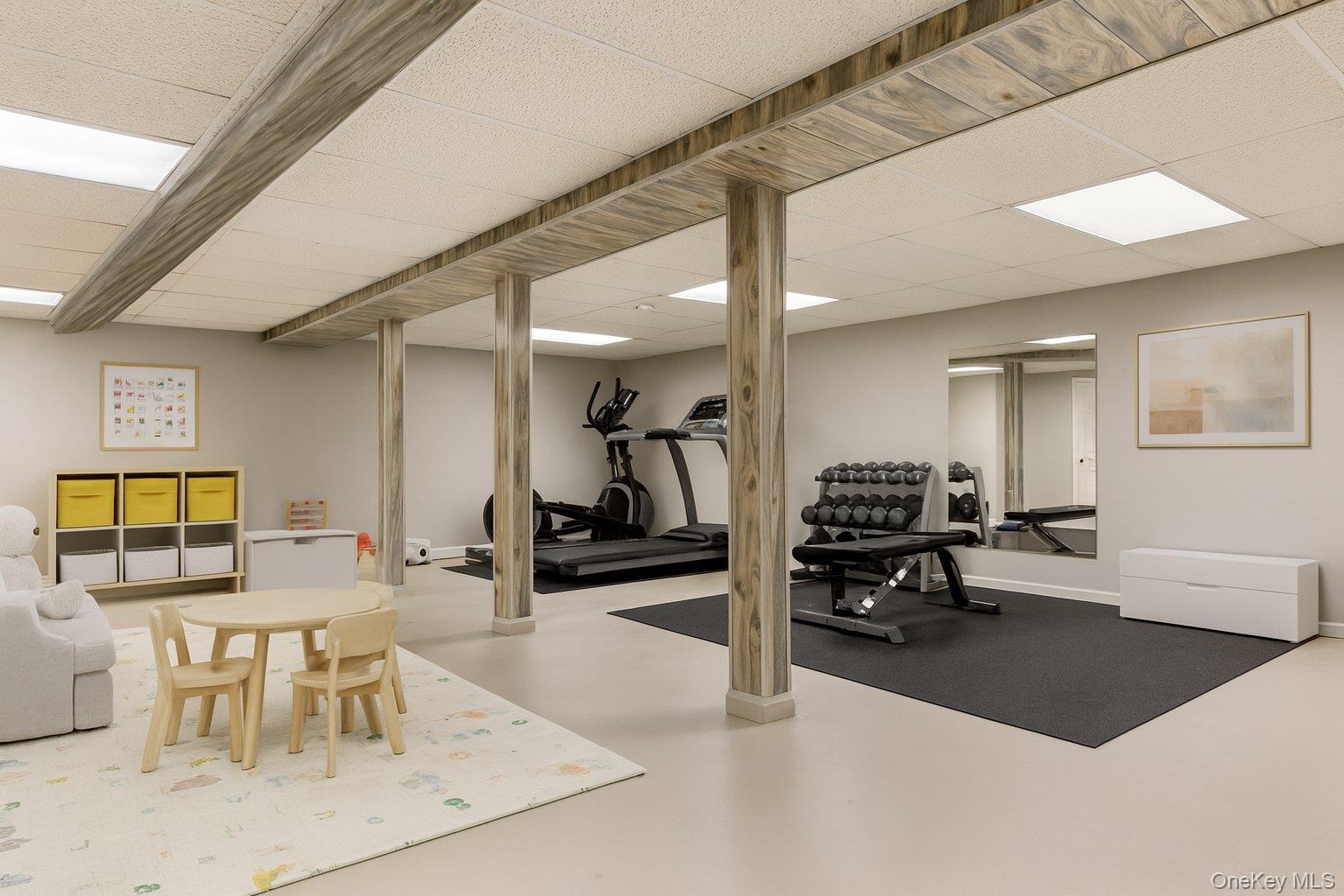 #16 photo, 55 North Drive, Manhasset , NY 11030