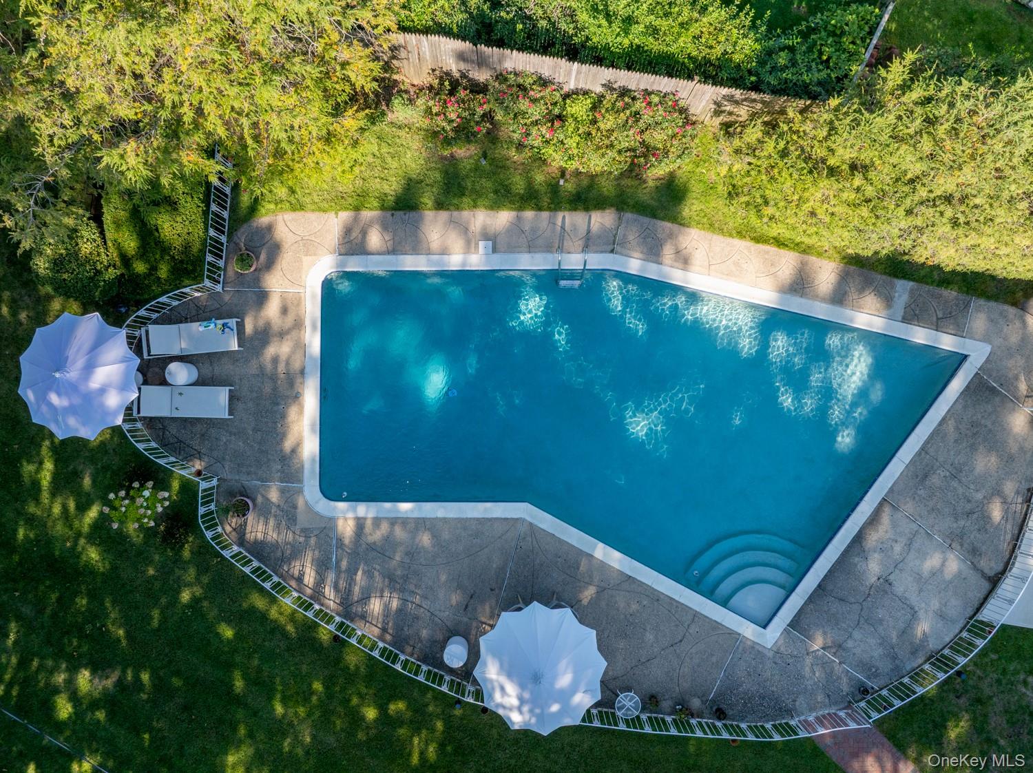 #17 photo, 55 North Drive, Manhasset , NY 11030