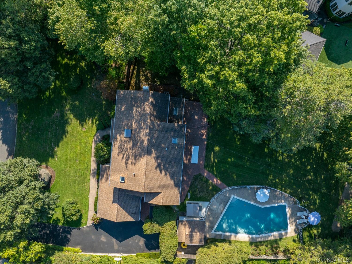 #19 photo, 55 North Drive, Manhasset , NY 11030