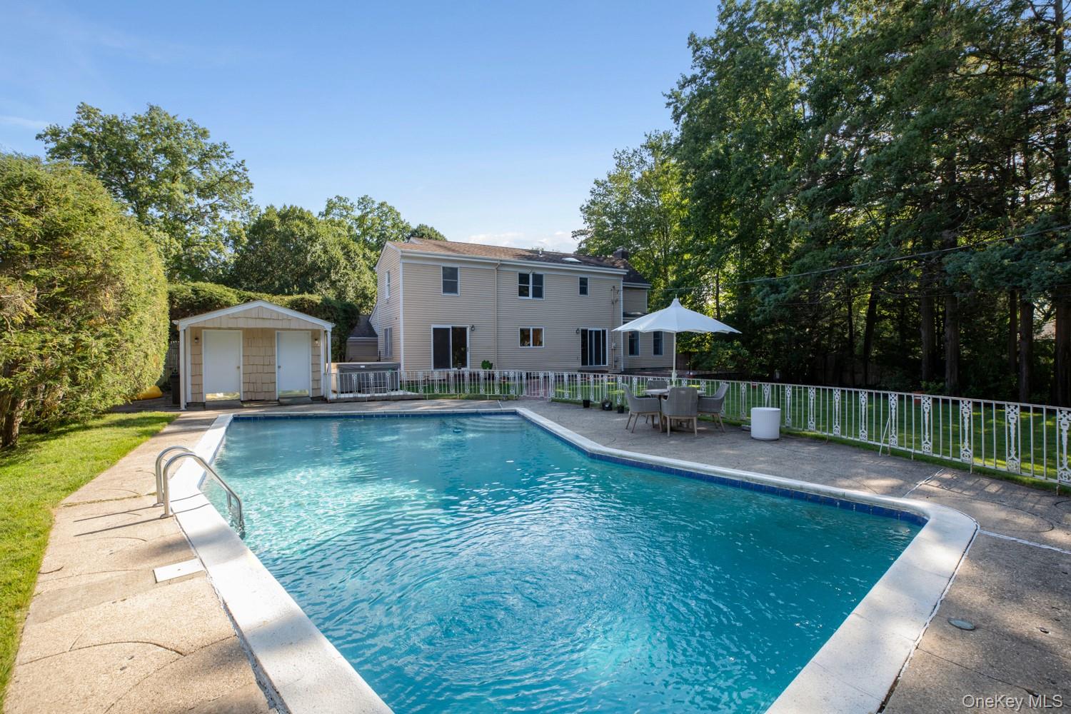 #2 photo, 55 North Drive, Manhasset , NY 11030