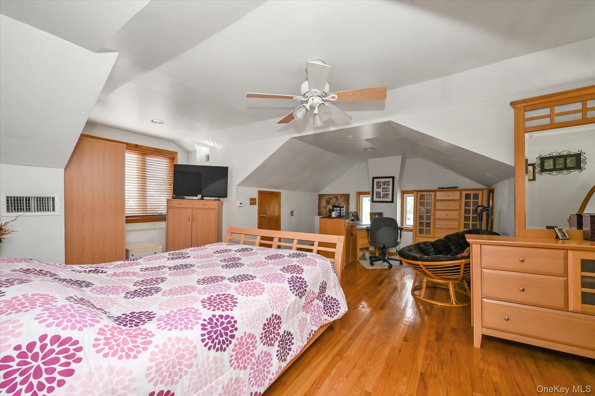 #15 photo, 14915 11th Avenue, Whitestone , NY 11357