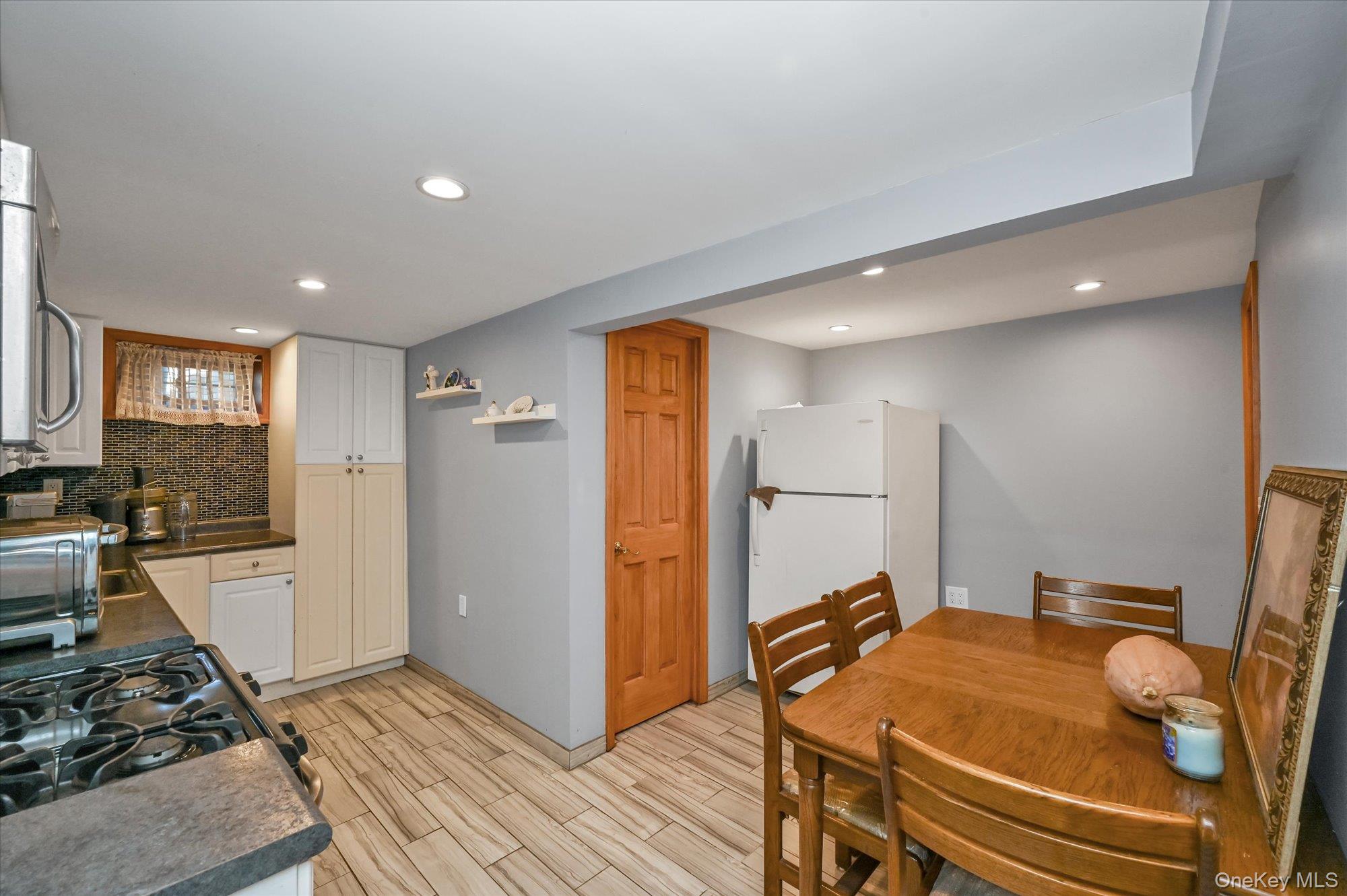 #20 photo, 14915 11th Avenue, Whitestone , NY 11357