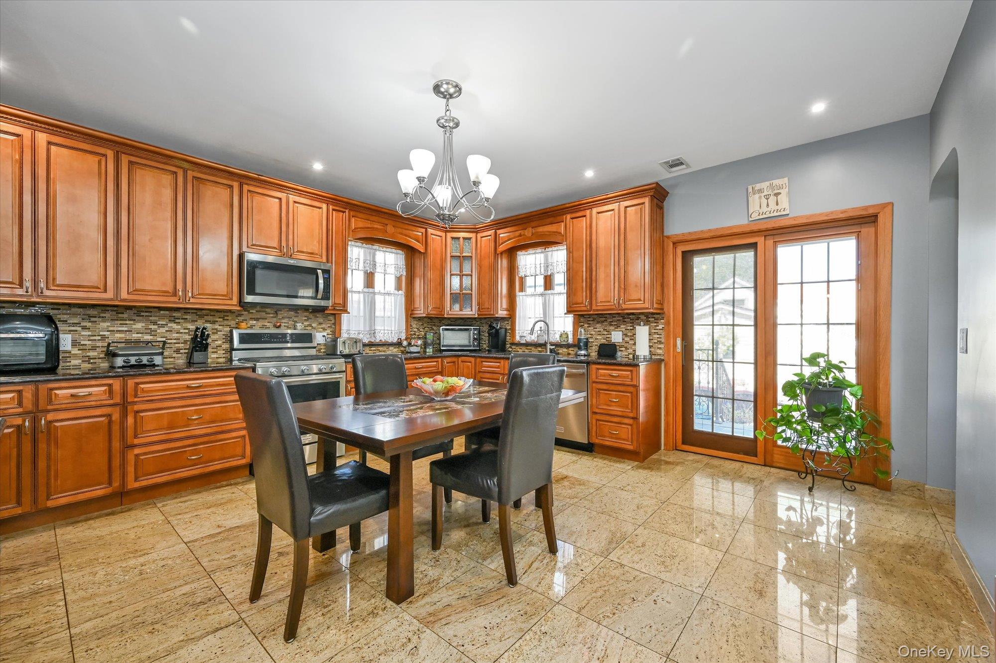 #6 photo, 14915 11th Avenue, Whitestone , NY 11357