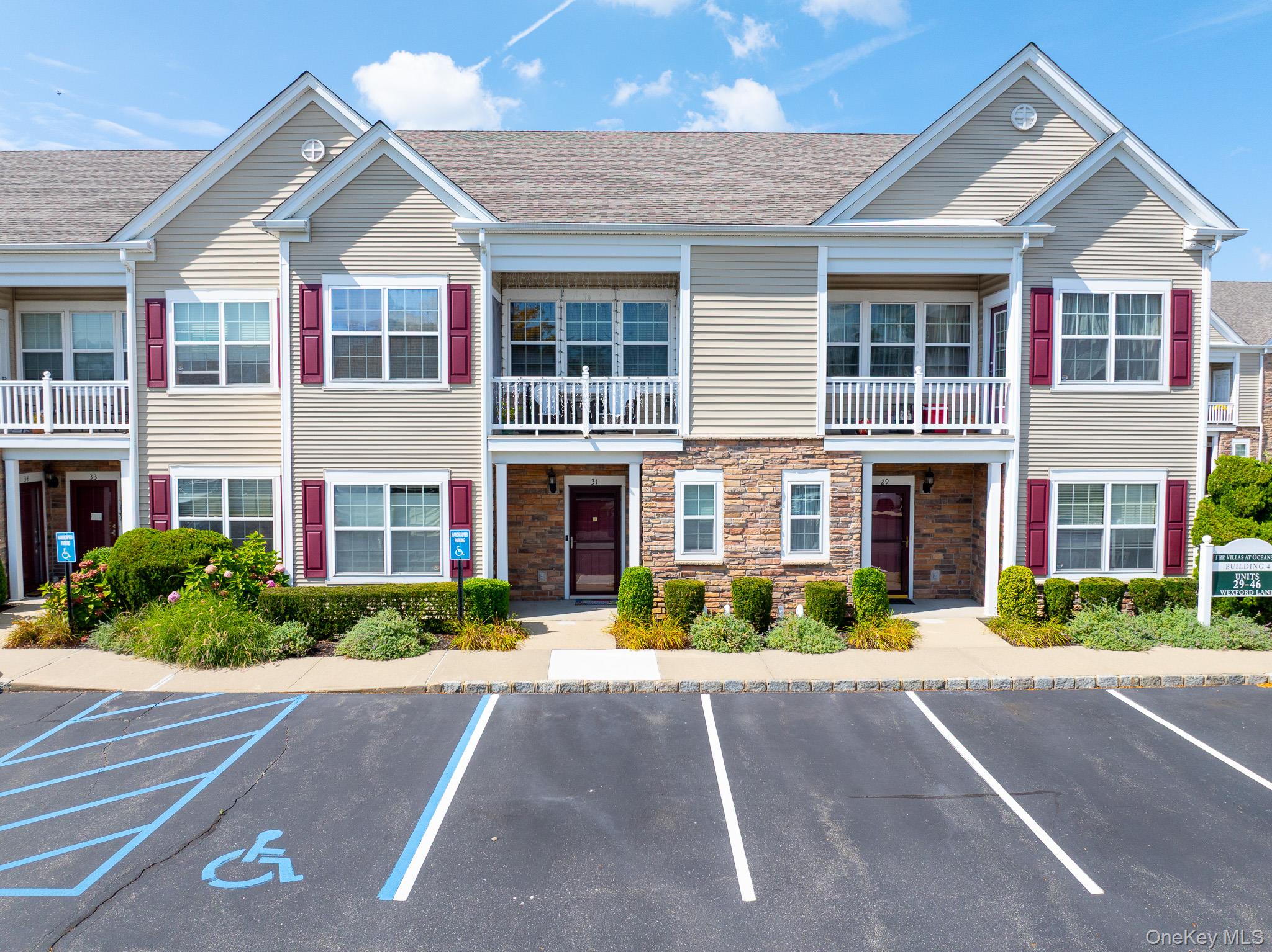 #1 photo, 31 Wexford Lane, नासाउ काउंटी Oceanside , NY 11572